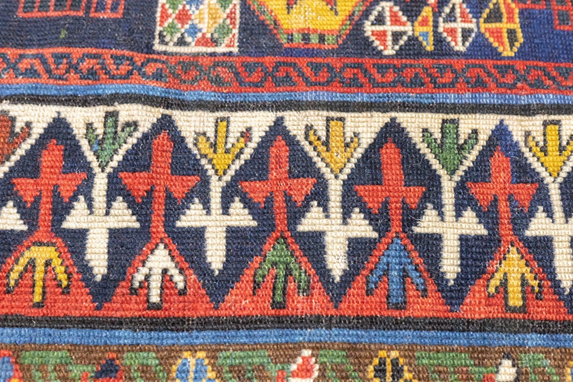 Tapis Shirvan ancien 4'2'' x 8'7'' en vente 1