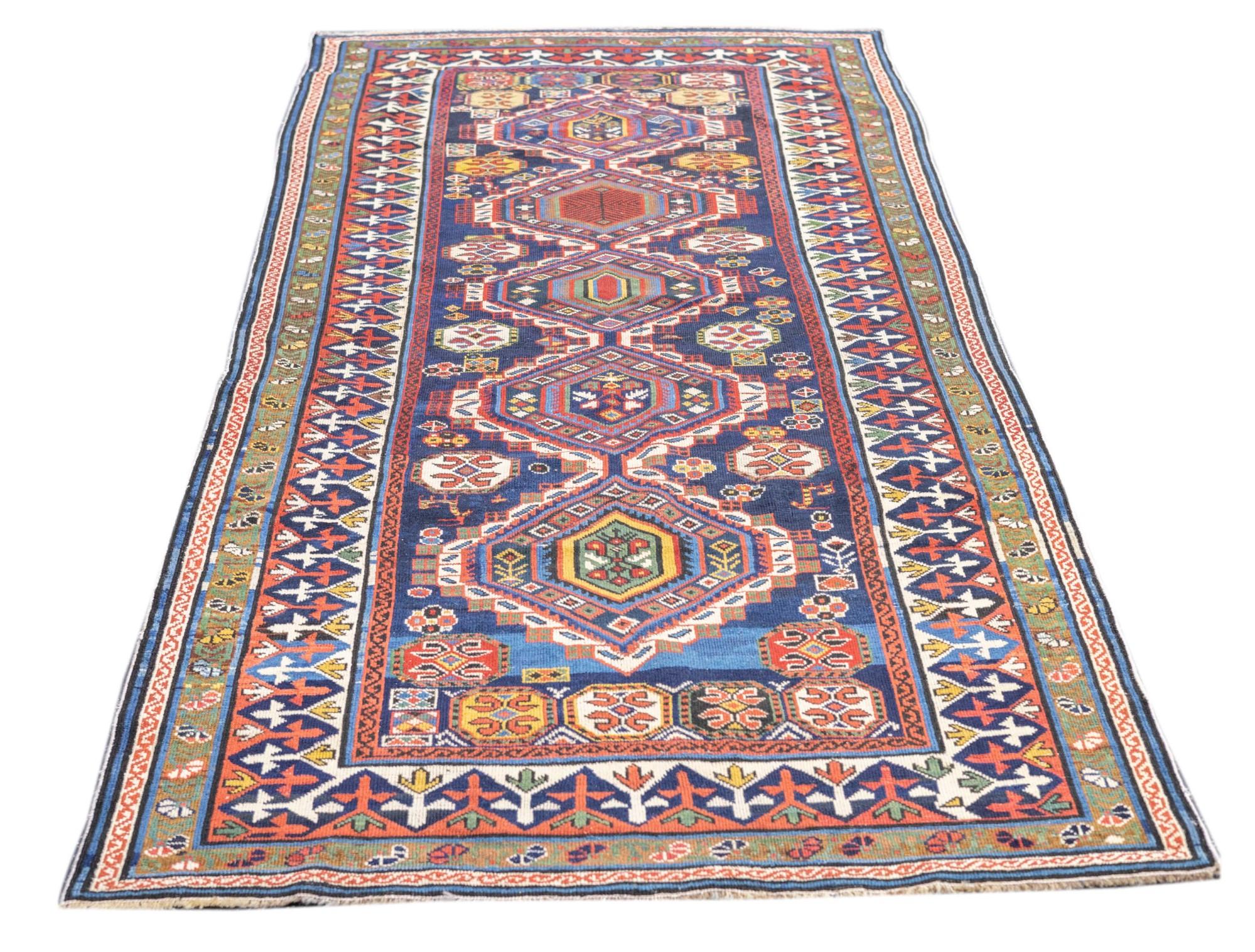 Tapis Shirvan ancien 4'2'' x 8'7'' Bon état - En vente à New York, NY