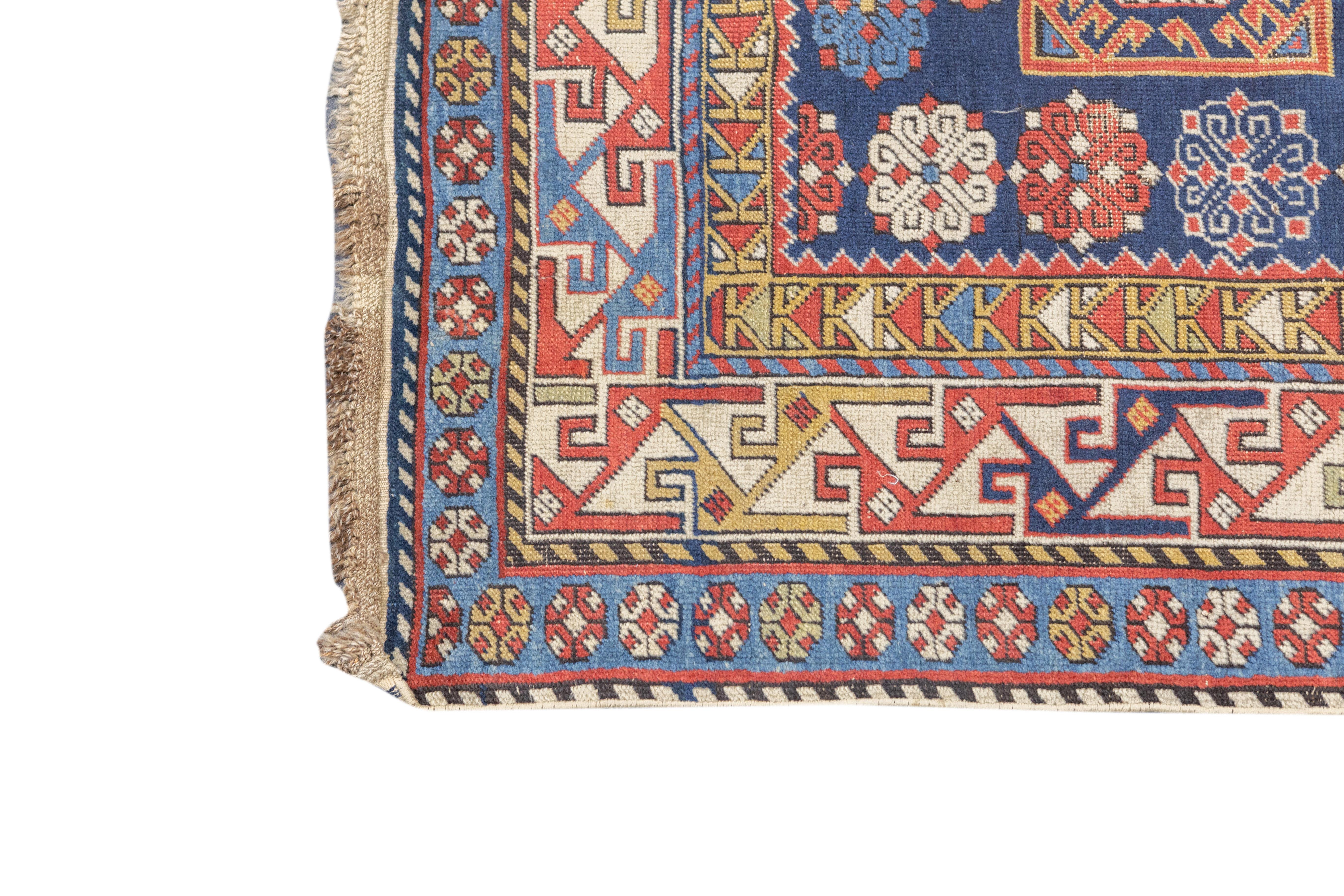 Laine Tapis Shirvan ancien 4'5'' x 9'0