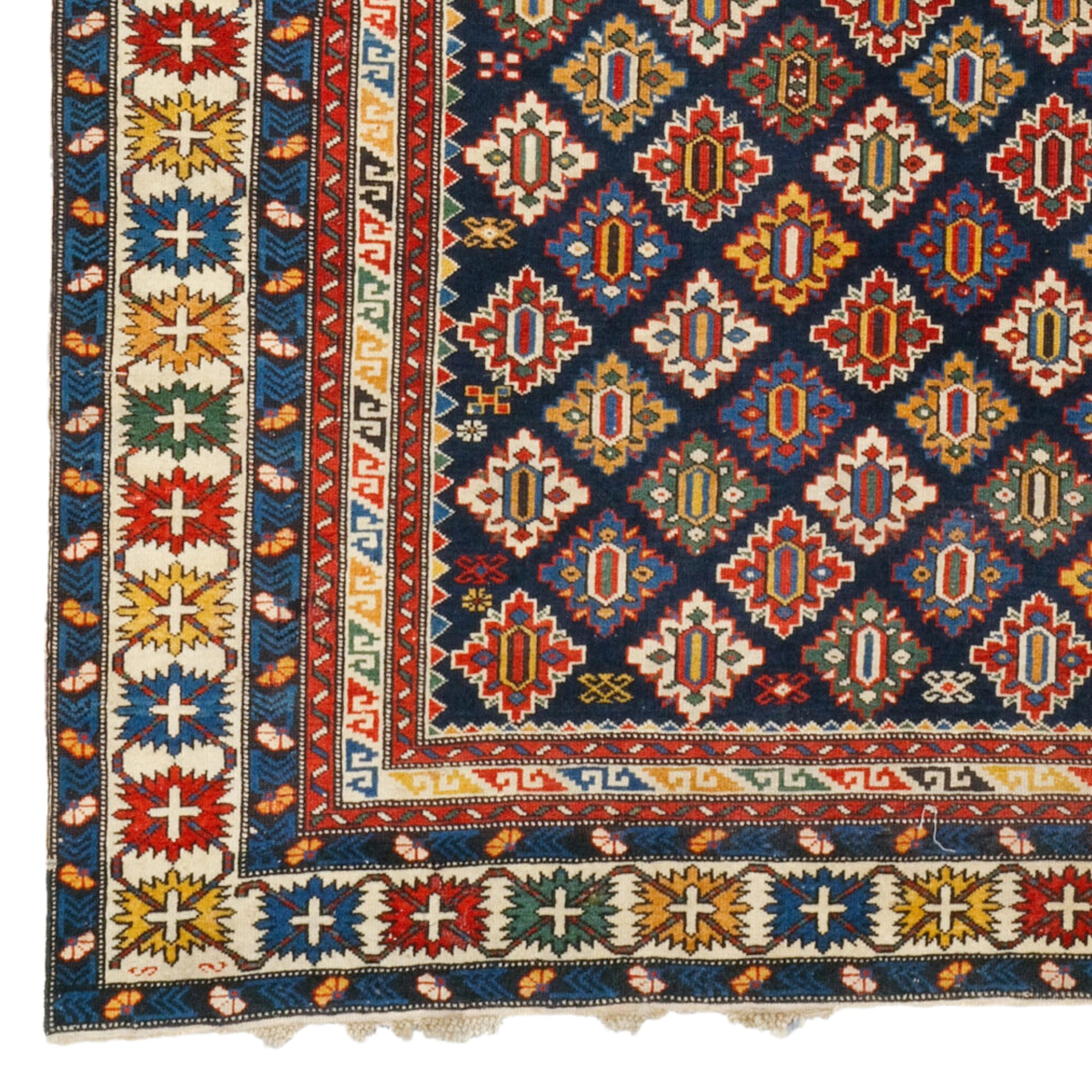 Alfombra antigua Kuba Shirvan
Alfombra Kuba Shirvan caucásica de finales del siglo XIX en buen estado.
Tamaño 130 x 177 cm (51,1x69,6 In)

Las antiguas Shirvan Rainbow suelen ser las alfombras antiguas del Cáucaso más buscadas. Las alfombras de