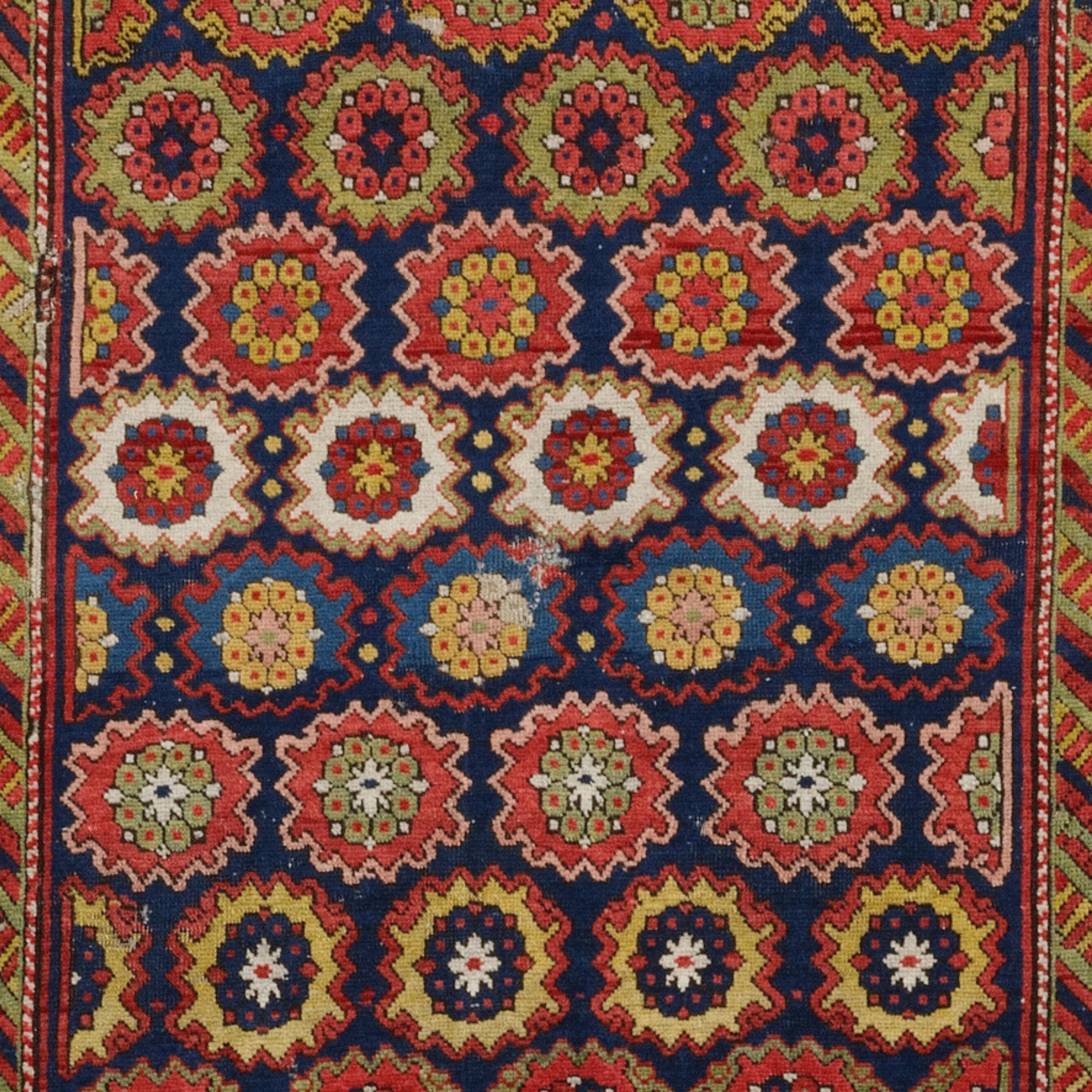 Antique Shirvan Rug - Late Of The 19th Century Caucasian Kuba Shirvan Rug In Good Condition For Sale In Sultanahmet, 34
