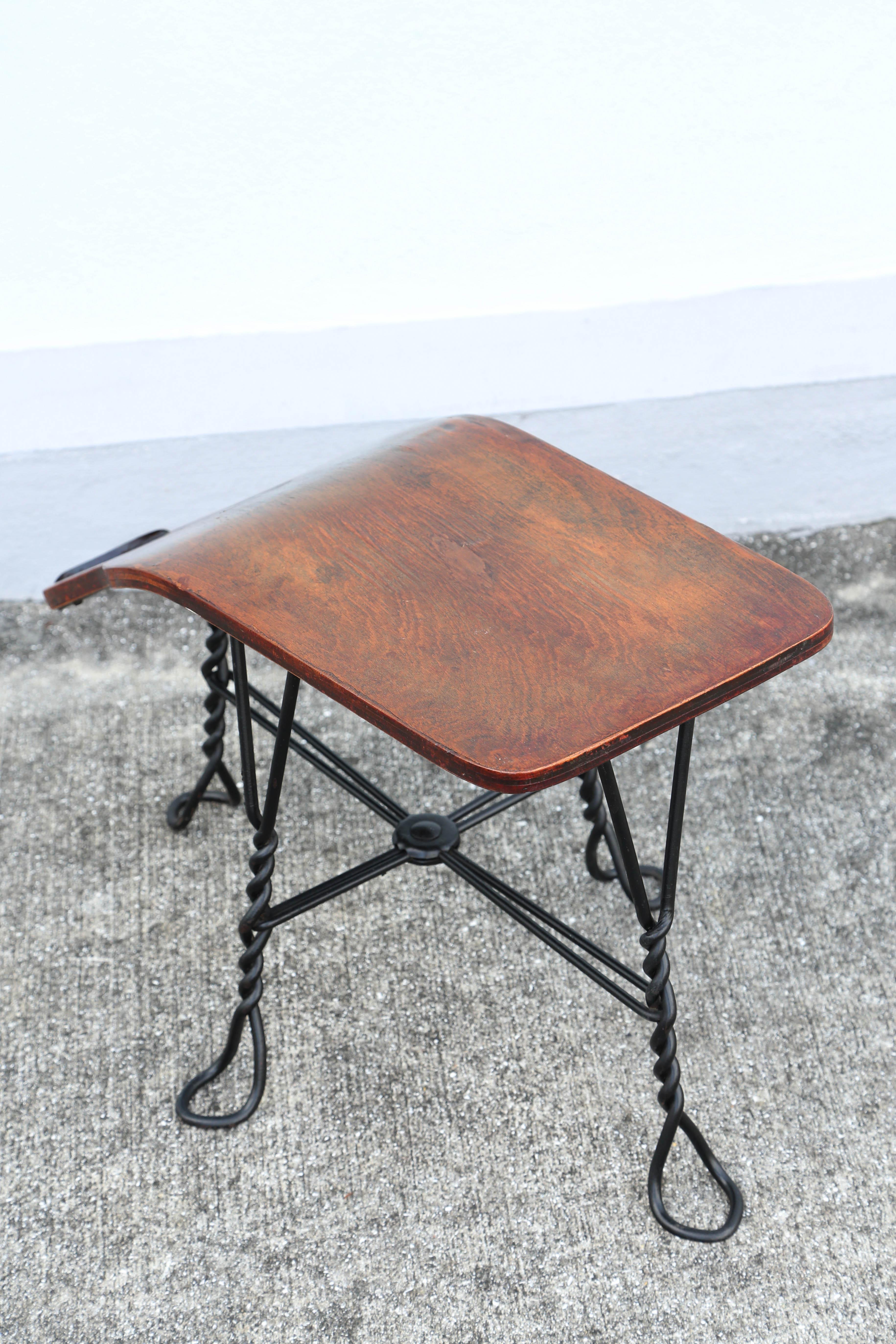 Antique Shoe Shine Stand In Good Condition For Sale In West Palm Beach, FL