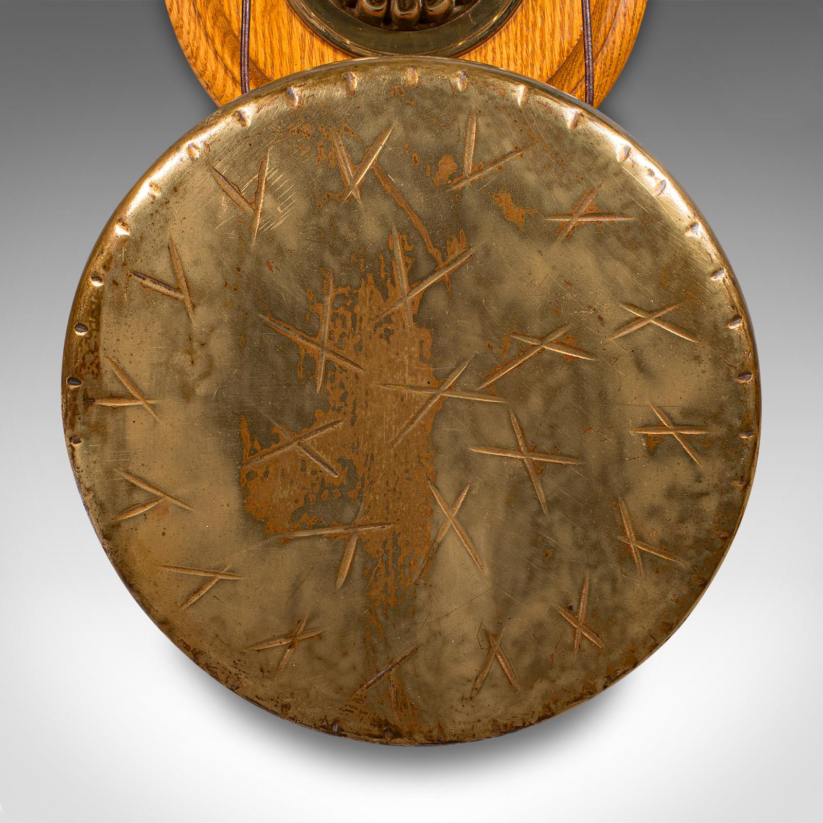 Gong de chasse victorienne écossaise ancienne, en chêne et laiton écossais, vers 1880 Bon état - En vente à Hele, Devon, GB