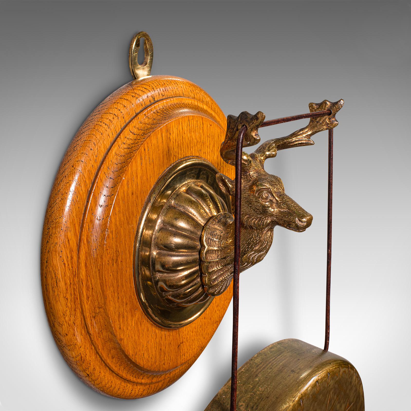 Fin du XIXe siècle Gong de chasse victorienne écossaise ancienne, en chêne et laiton écossais, vers 1880 en vente