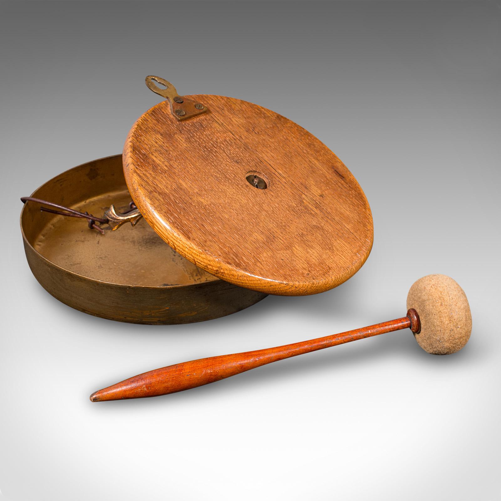 Gong de chasse victorienne écossaise ancienne, en chêne et laiton écossais, vers 1880 en vente 1