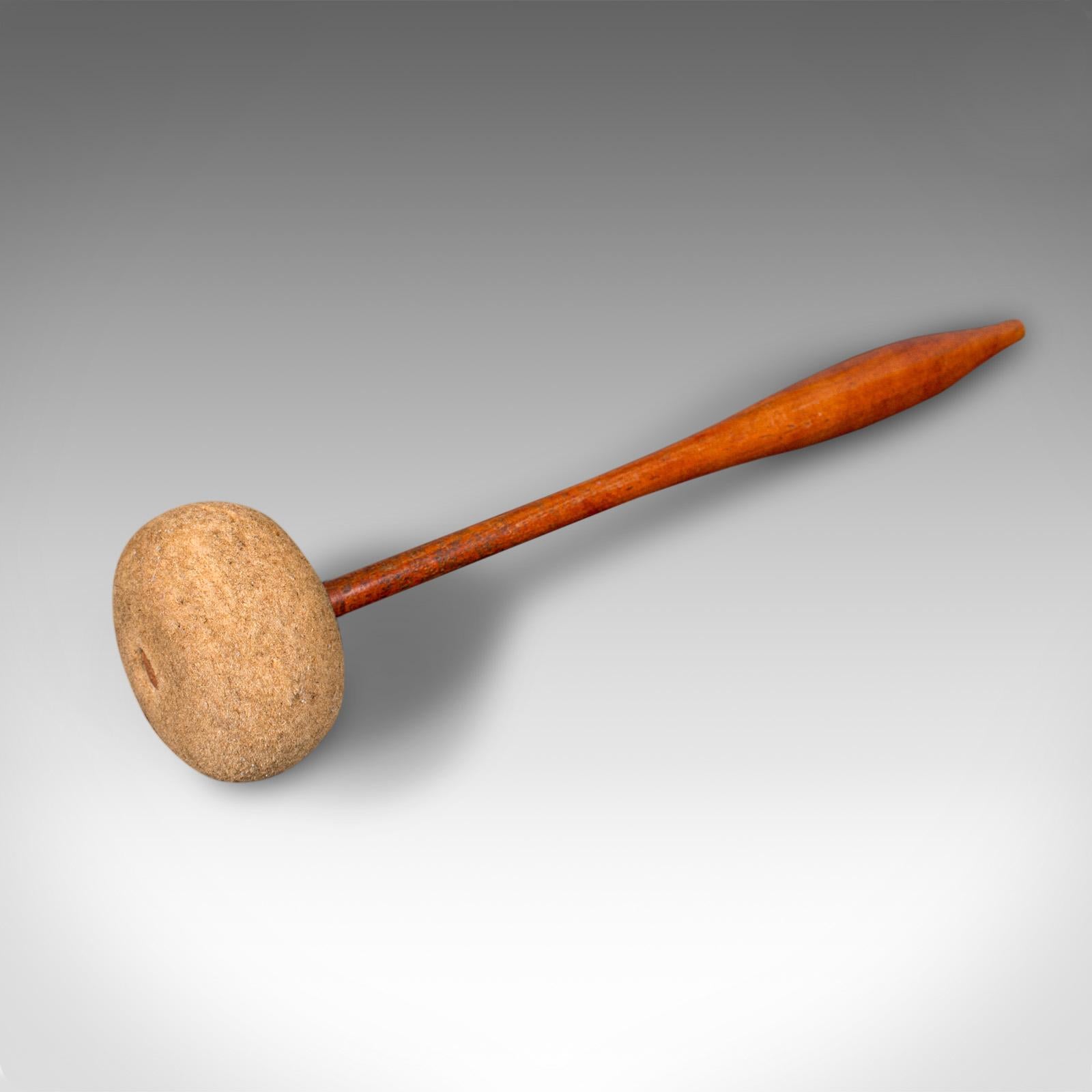 Gong de chasse victorienne écossaise ancienne, en chêne et laiton écossais, vers 1880 en vente 2