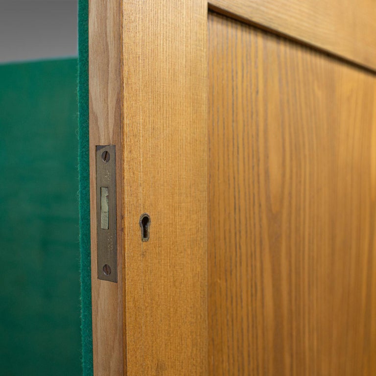 Shop Display English, Victorian Fitting, Ash, Fitting, circa