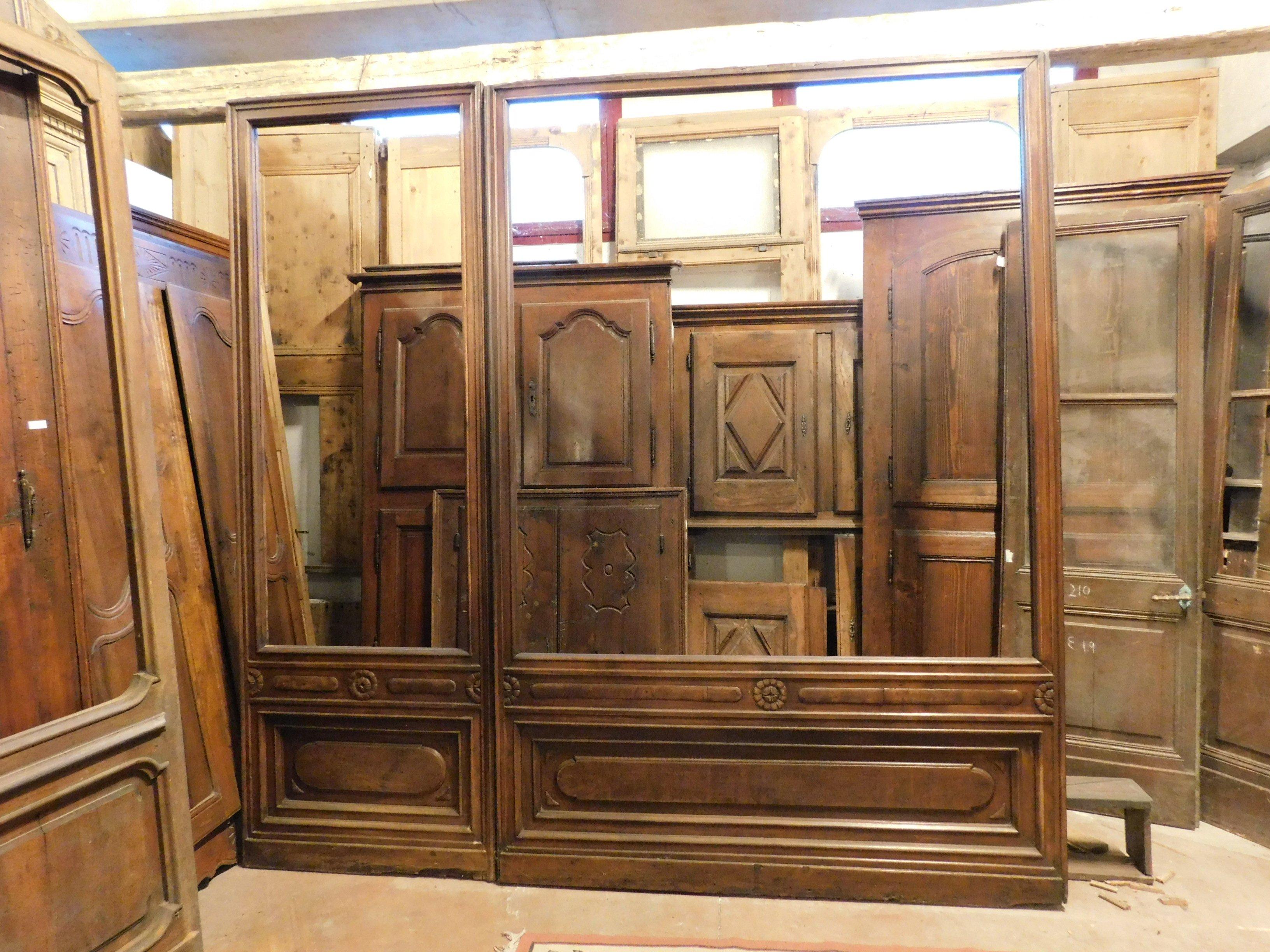 Antique Shop Facade Door in Walnut, Two Parts, 19th Century, Turin 'Italy' In Good Condition In Cuneo, Italy (CN)
