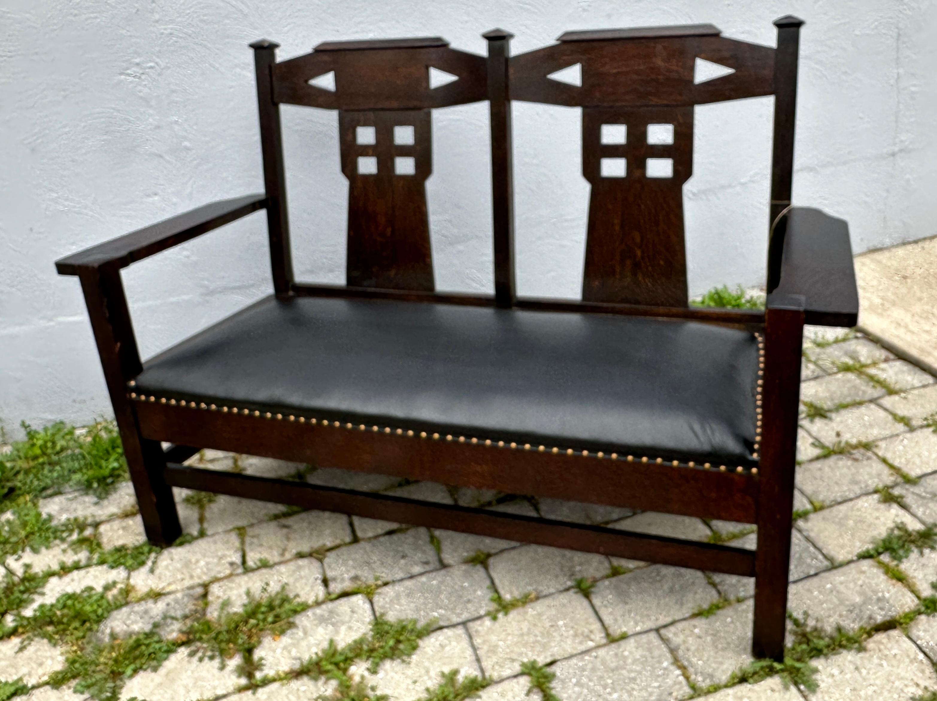 Antique  « SHOP of THE CRAFTER »  Settee avec découpe - Stickley Era - W7524 en vente 3