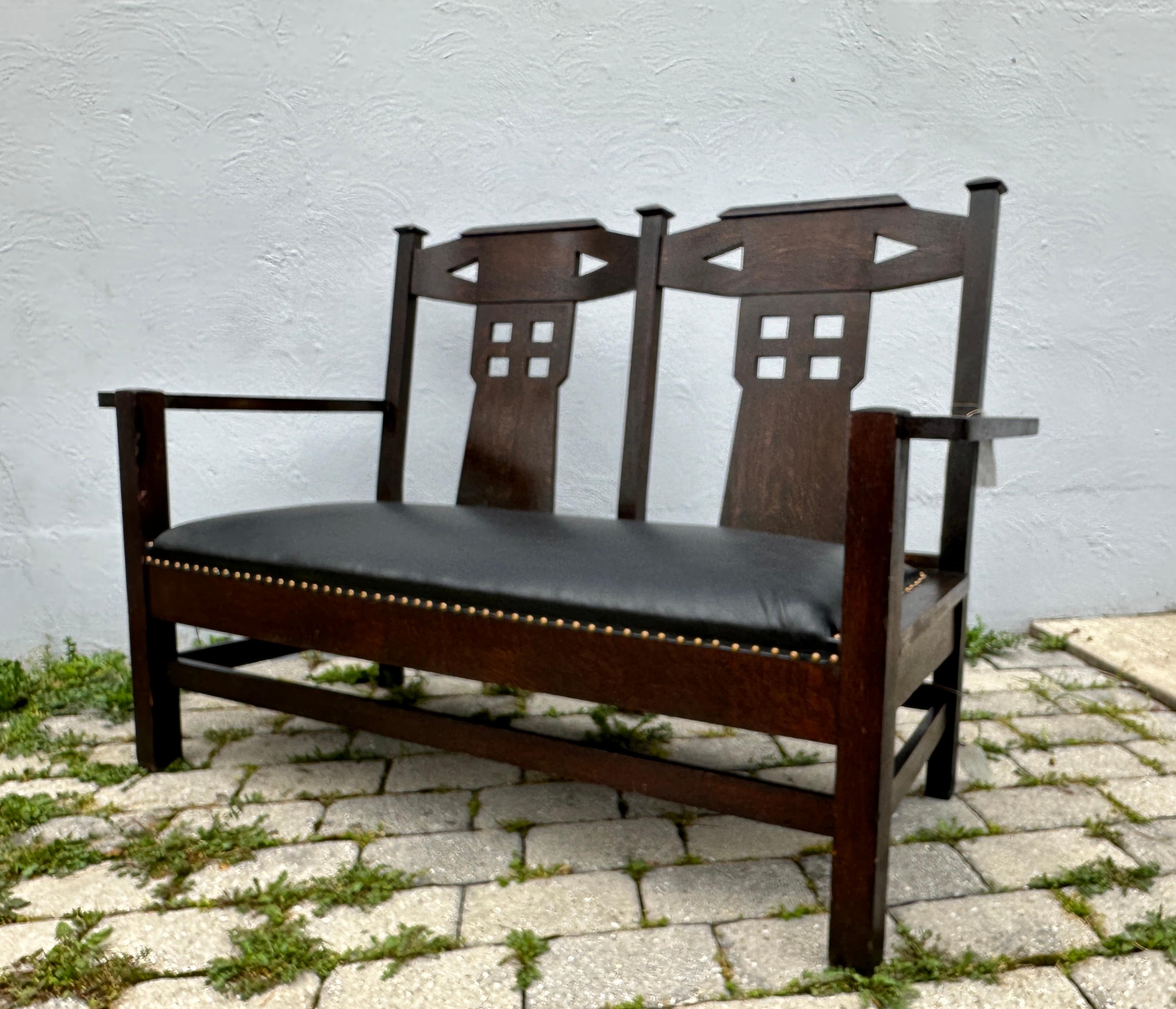 Antique  « SHOP of THE CRAFTER »  Settee avec découpe - Stickley Era - W7524 en vente 5