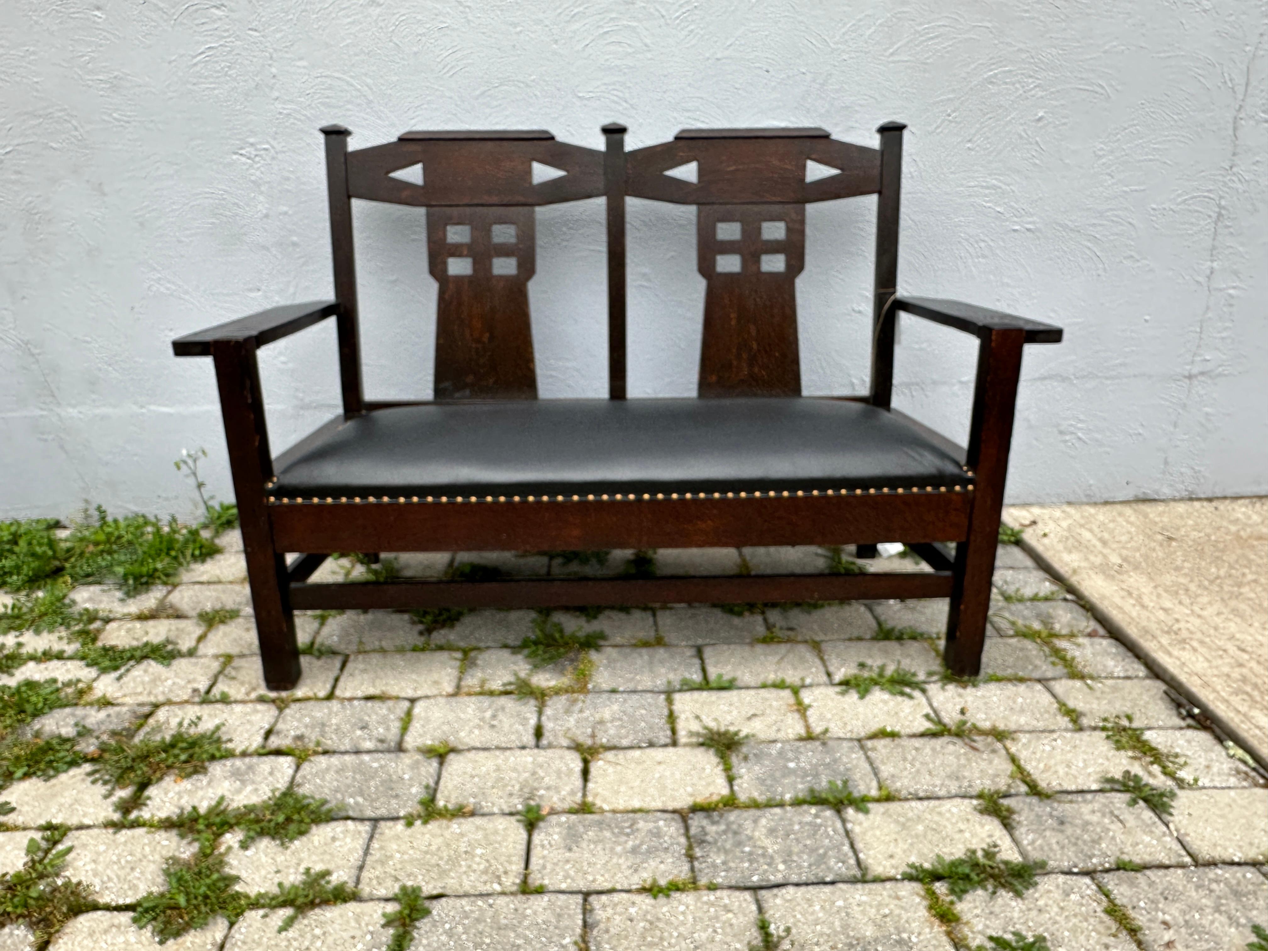 Antique  « SHOP of THE CRAFTER »  Settee avec découpe - Stickley Era - W7524 en vente 6
