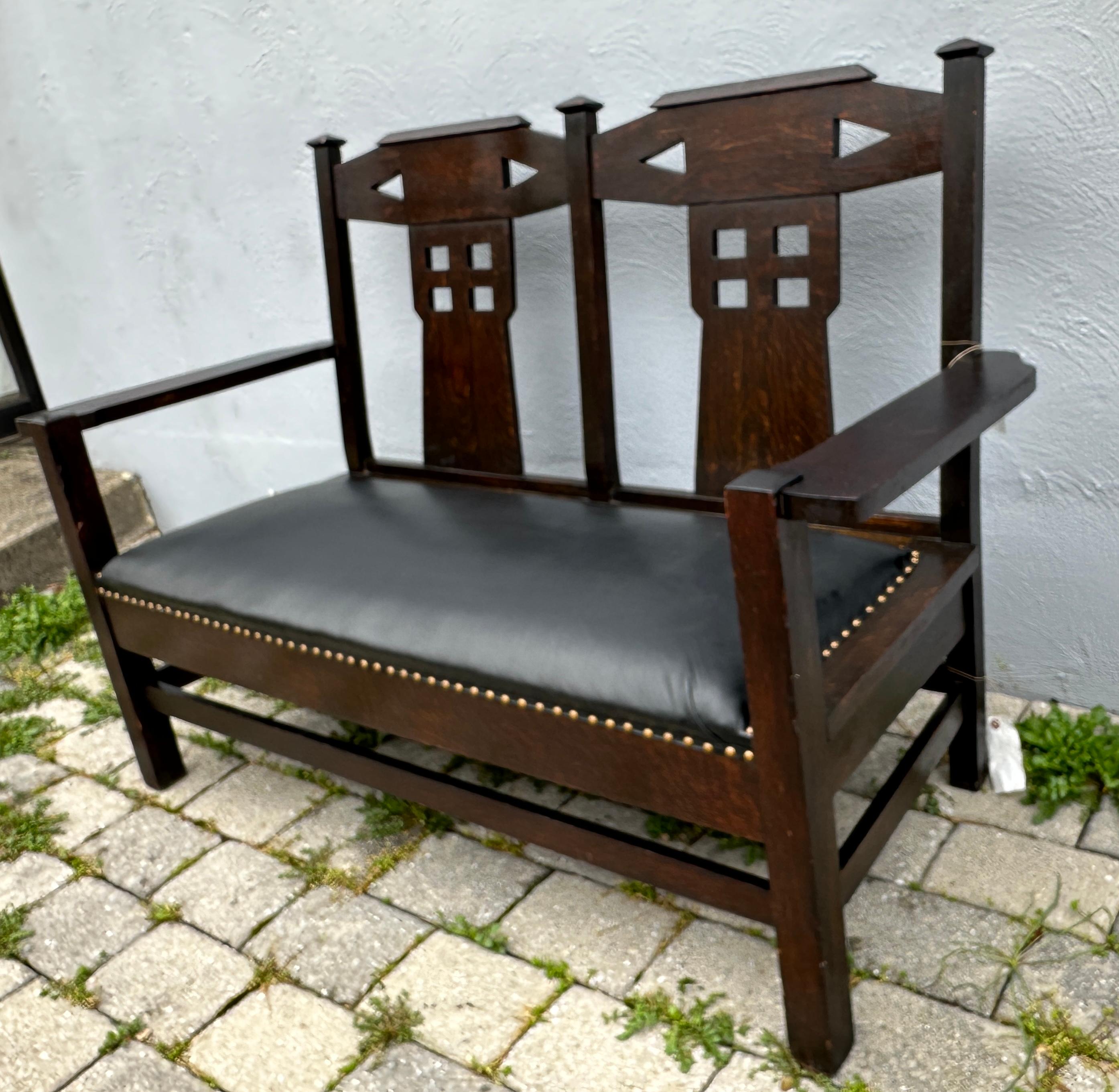 Antique  « SHOP of THE CRAFTER »  Settee avec découpe - Stickley Era - W7524 en vente 7