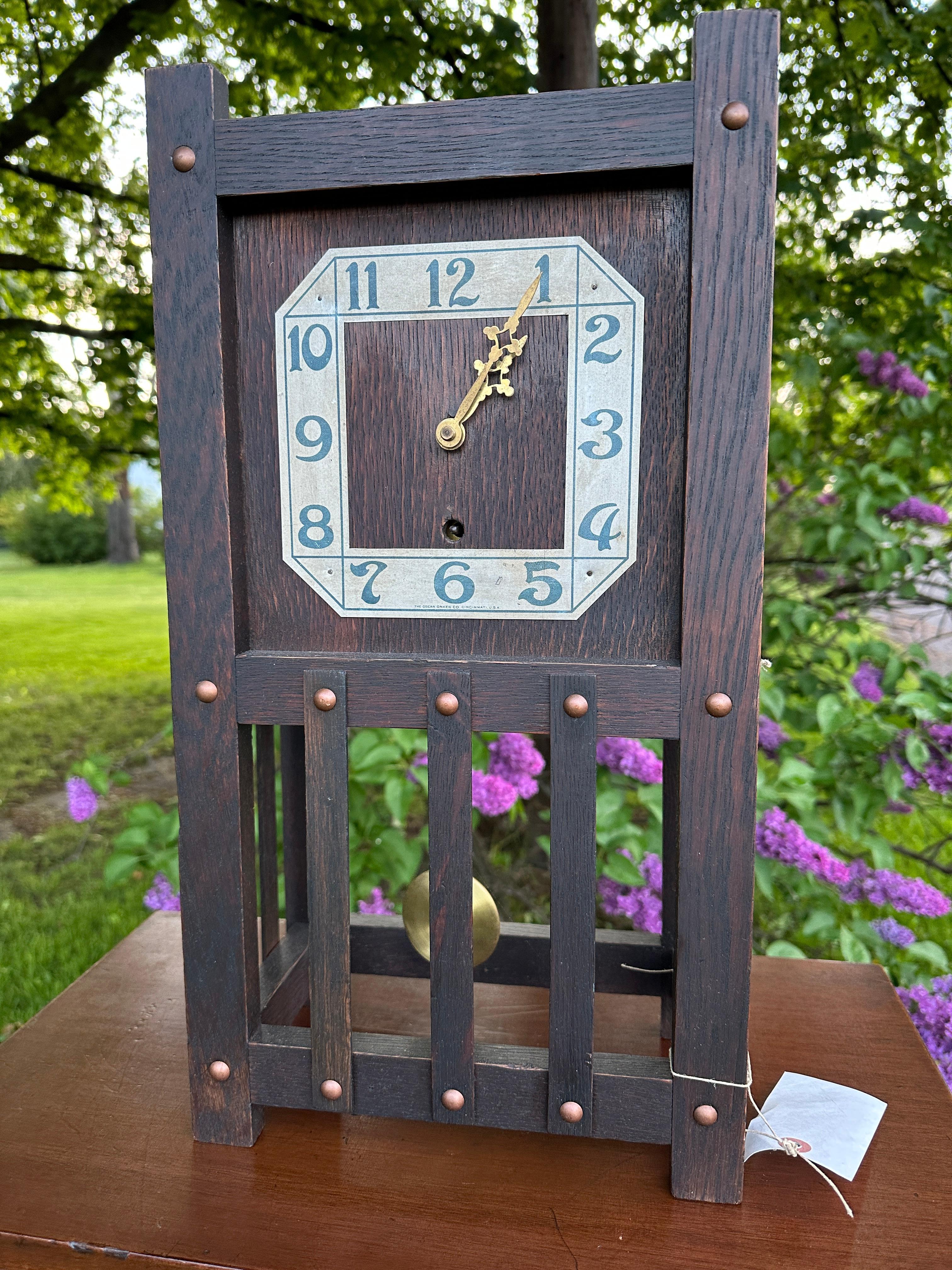 ESPECIAL   VENTA
Se trata de un Reloj de chimenea antiguo Arts & Crafts 