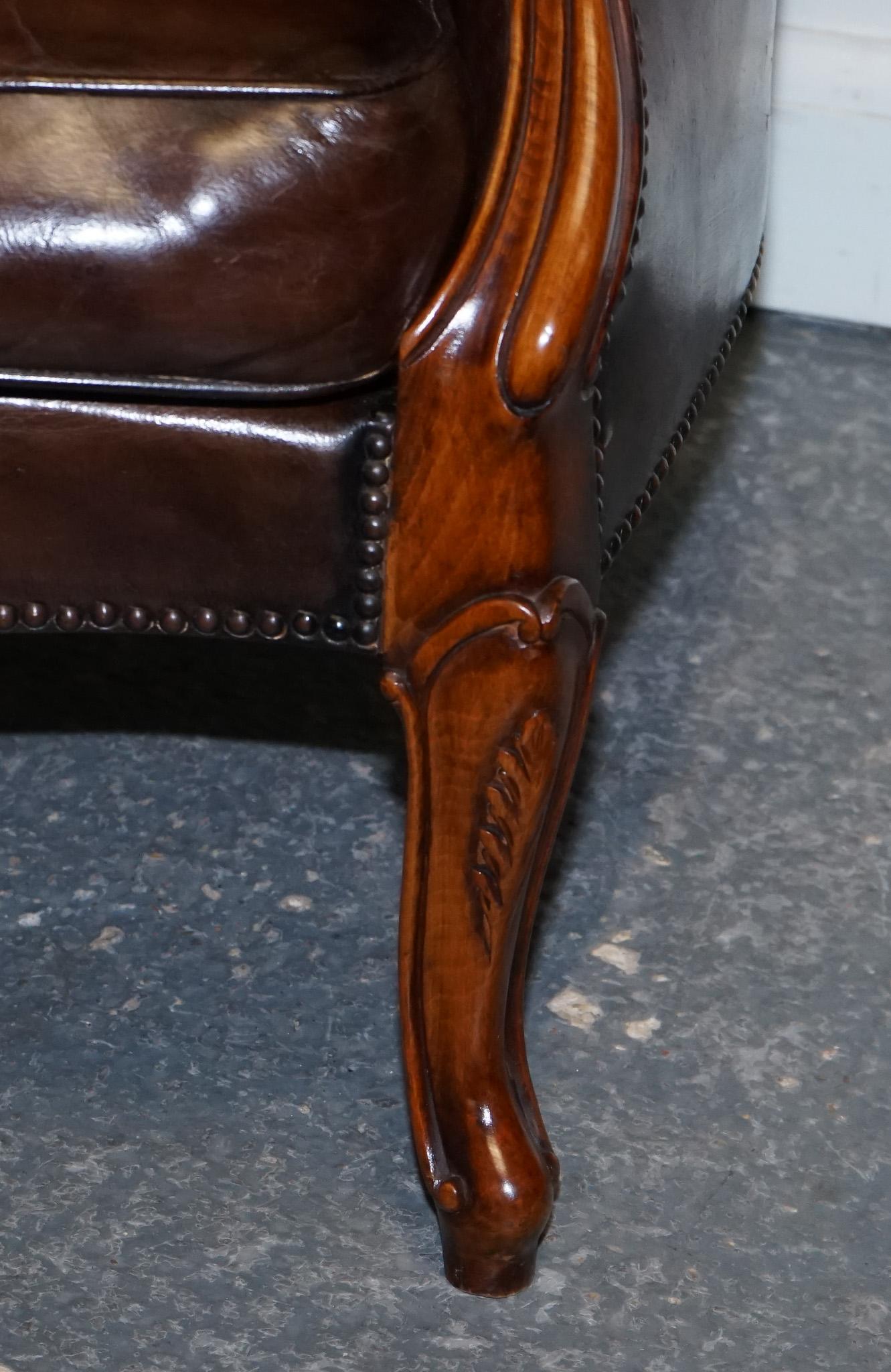 ANTICO SCHIACCIERE E PIEDINI IN PELLE TINTURATA DI Chesterfield In condizioni buone in vendita a Pulborough, GB