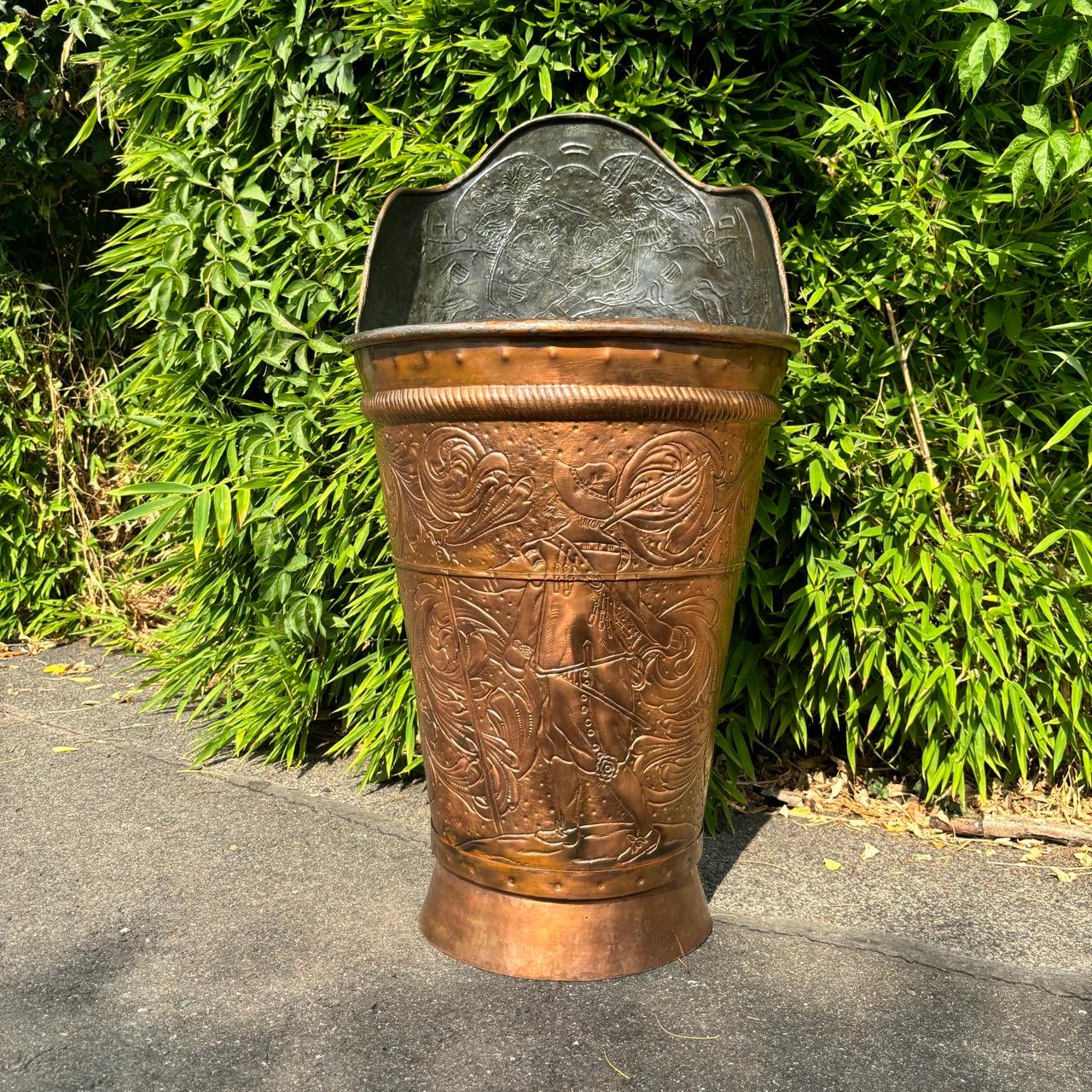 ✓ Impressive craftsmanship
✓ Depiction of St. George
✓ Festive representation

Dimensions:  W: 45cm  H: 87cm  D: 42cm

Item: Antique ceremonial butte  wine butte
Item no.: 998
Epoch: 18th century
Color: Copper
Material: copper
Condition: in very