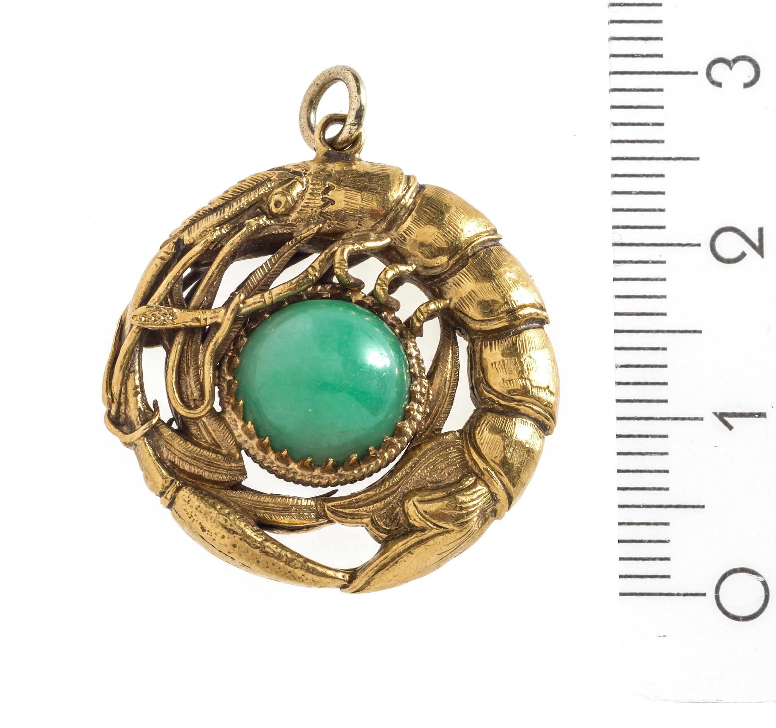 Highly unusual naturalistic modelled shrimp in 18K gold holding a round jade bead in its center. The shrimp is finely chiselled and engraved. The necklace is most likely an American work from the period of 1890-1900. 

The necklace chain (14K gold)