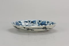 Antique Shunzhi or Kangxi Chinese Porcelain Moulded Plate China, 17th Cen