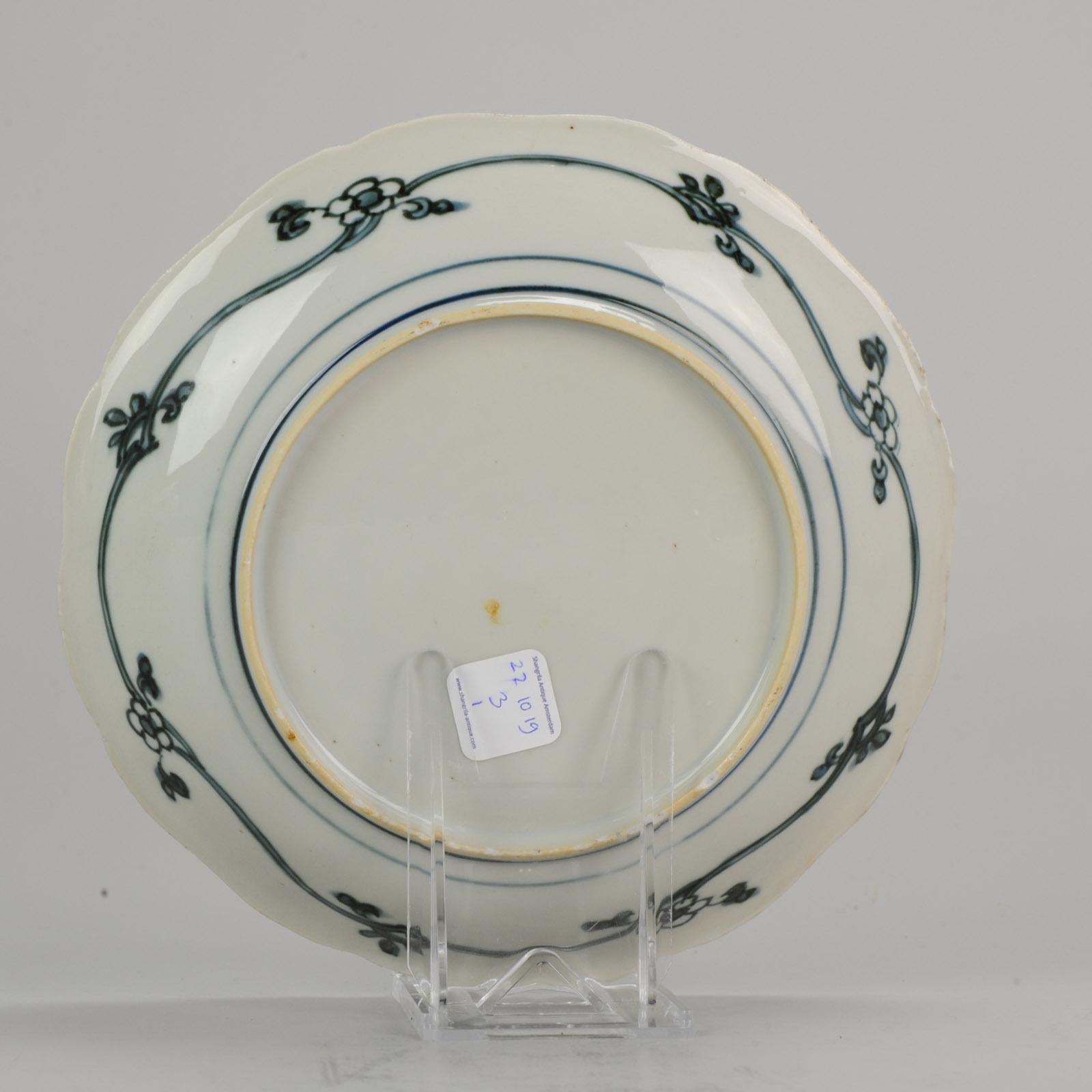 18th Century and Earlier Antique Shunzhi or Kangxi Chinese Porcelain Moulded Plate China, 17th Cen For Sale