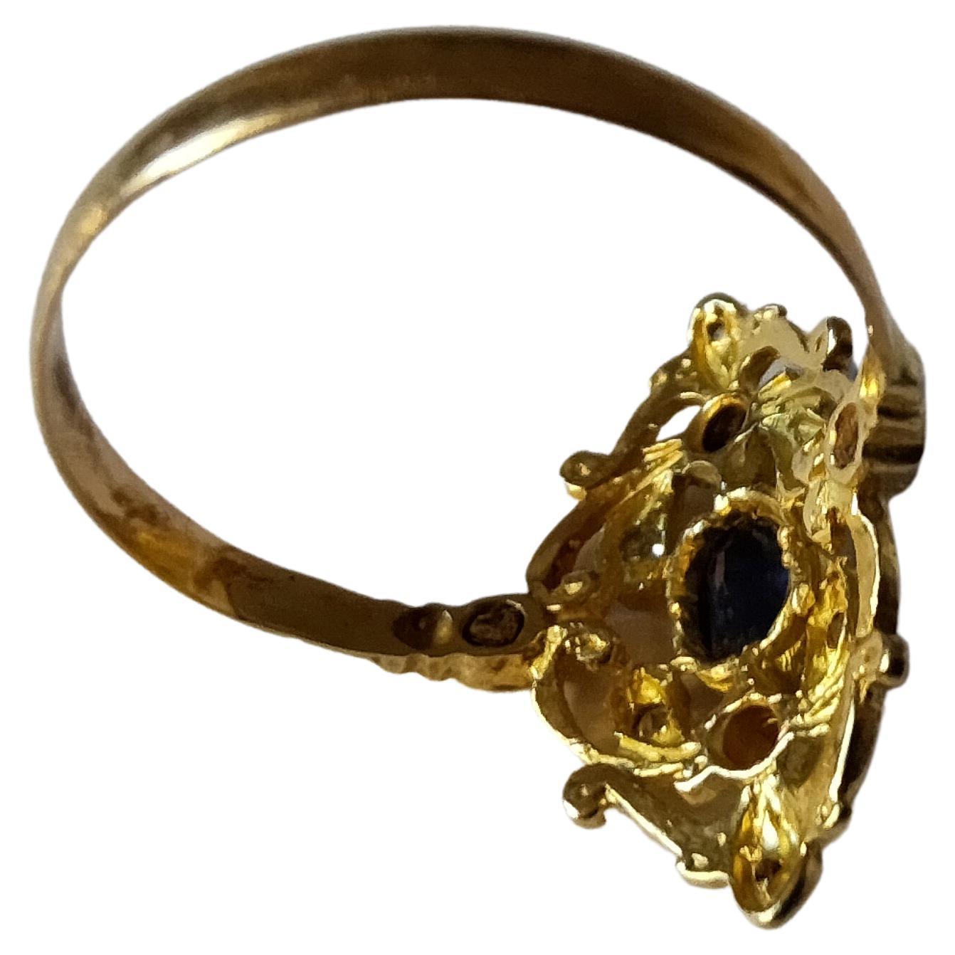 Modernist Vintage Antique Shuttle Ring  Circa 1900s Sapphire and Diamonds Yellow Gold 18K For Sale