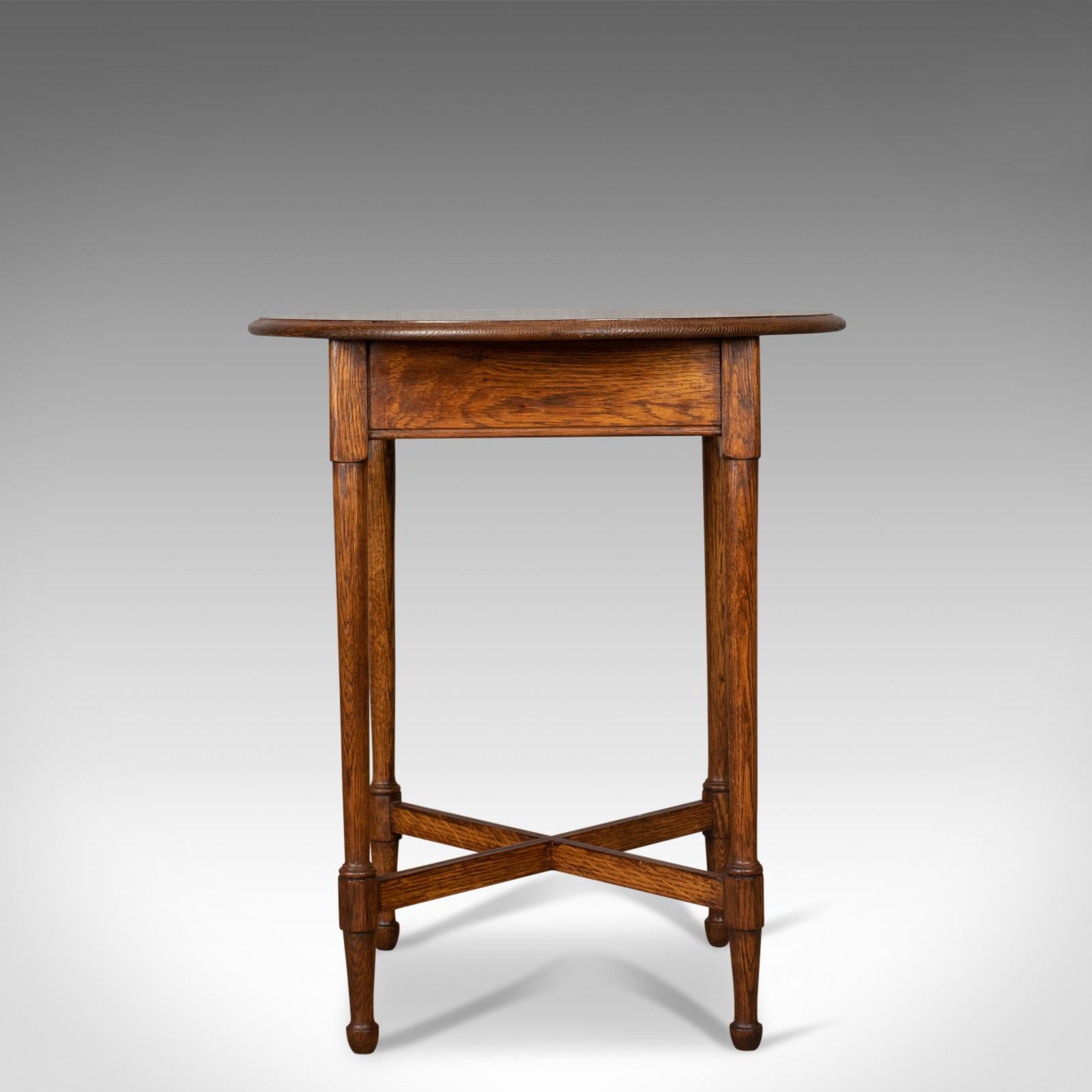 This is an antique side table, an English, Edwardian, oak lamp table dating to the early 20th century, circa 1910.

Appealing biscuit hues to the English oak
Displaying grain interest and wisps of medullary rays
Desirable aged patina with a