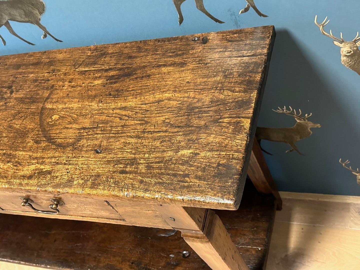 antique side table In Good Condition In Eindhoven, NL