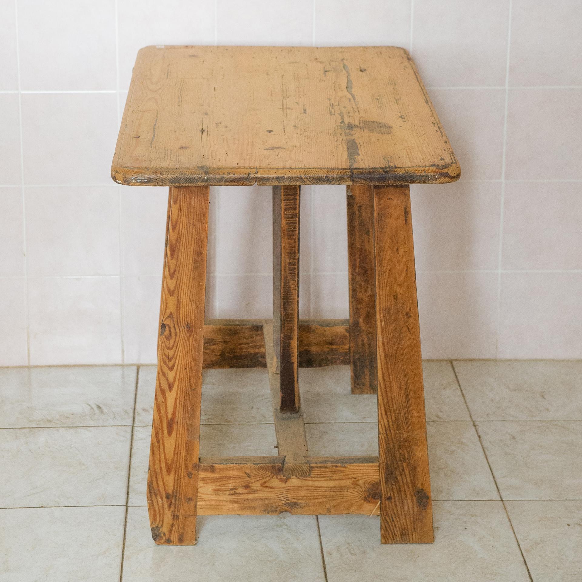 M/1285 - Rustic side table in fir of the beginning '800 or lasr '700, in original condition: in Japanese language 