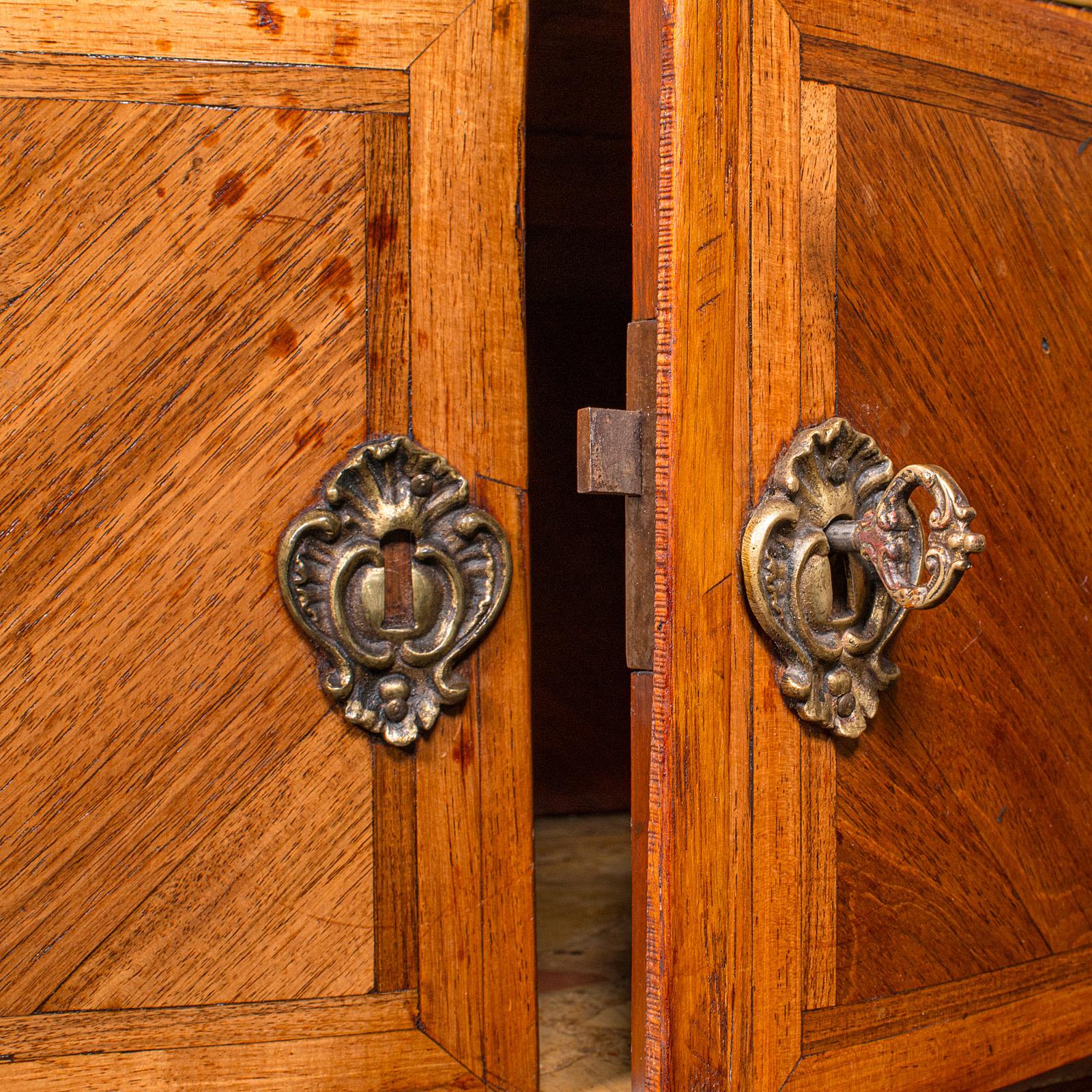 Table d'appoint ancienne, italienne, en bois de roi, en marbre, table de chevet, victorienne en vente 5
