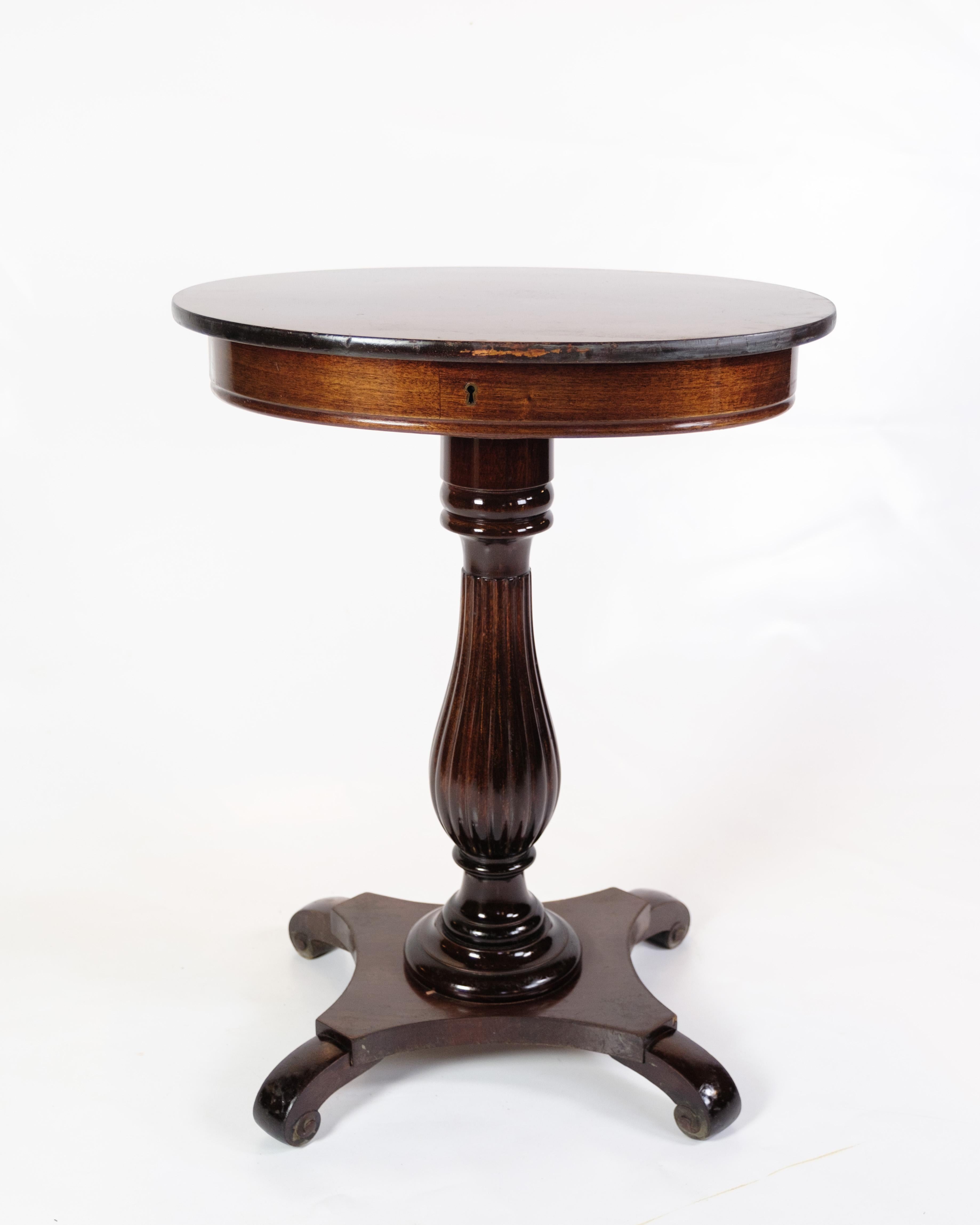 Late 19th Century Antique Side Table/Oval Sewing Table Made In Mahogany From 1890s For Sale