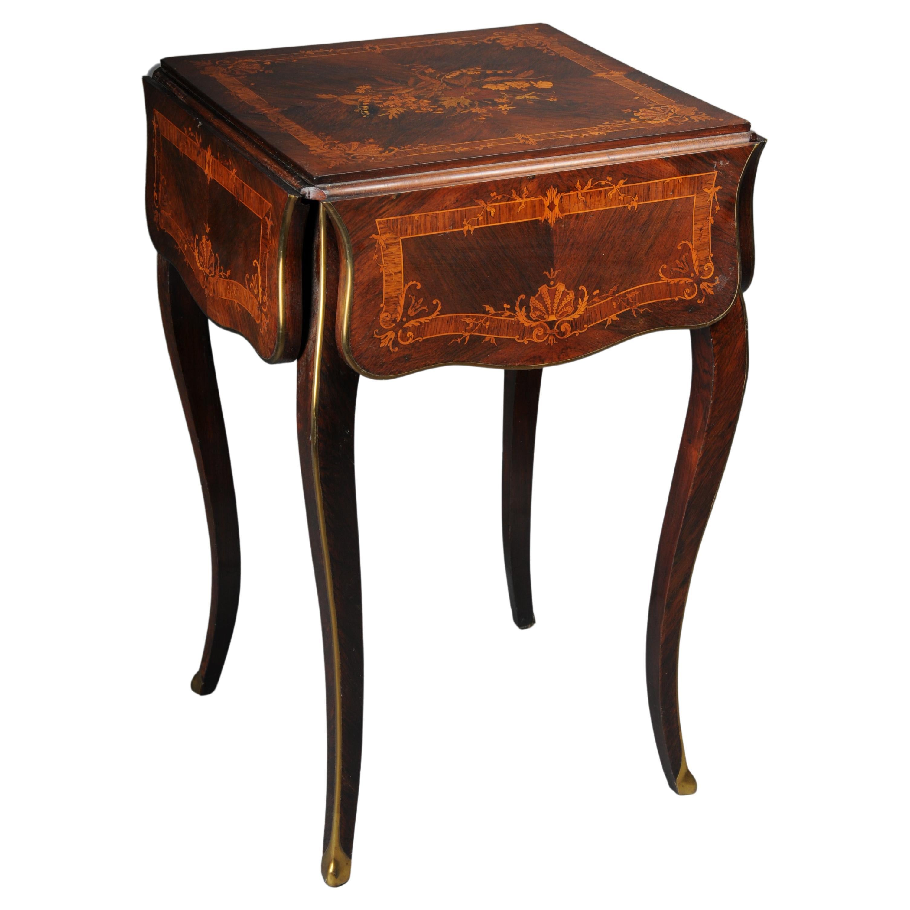 Table d'appoint ancienne, Paris, vers 1870, placage de marqueterie.