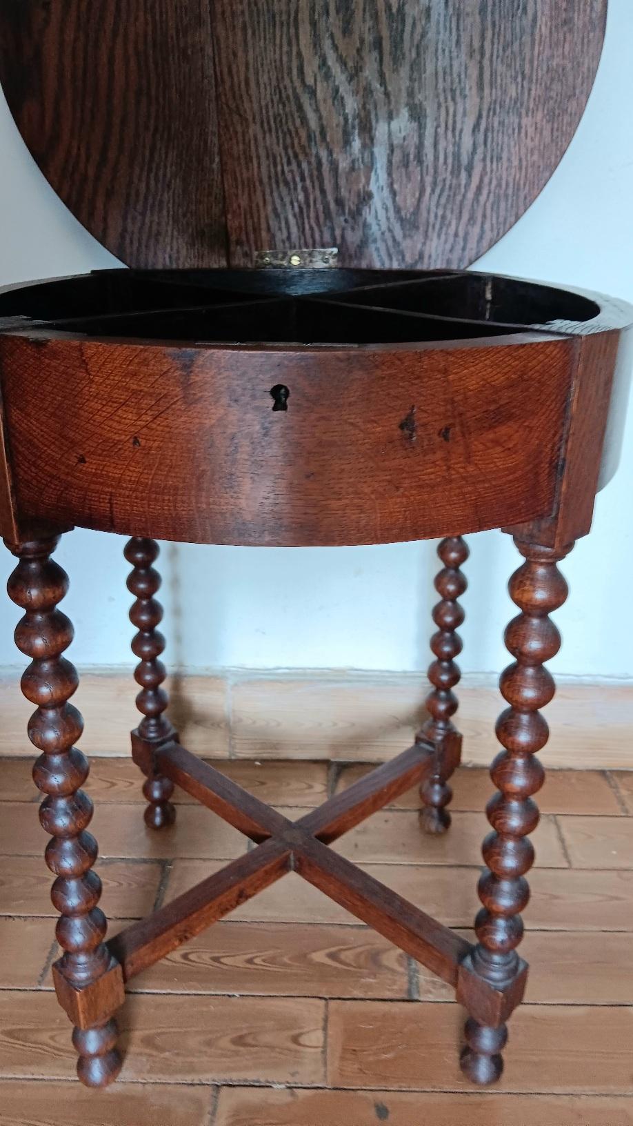 Mesa Auxiliar Antigua Patas Torneadas Compartimento Interior Principios Siglo XX España Transformado en venta