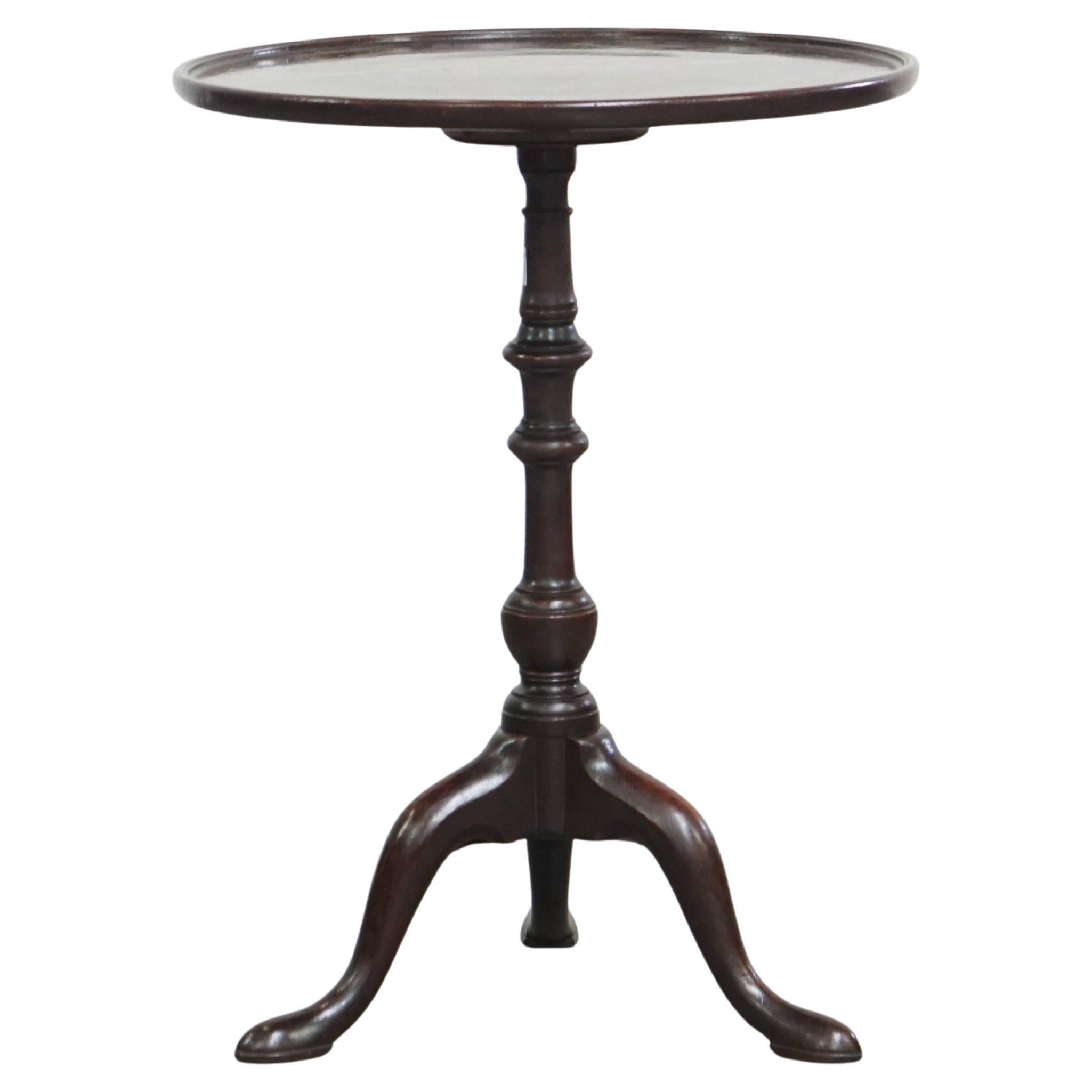 Antigua mesa auxiliar / de vino con tablero de una sola pieza de principios del siglo XIX en venta