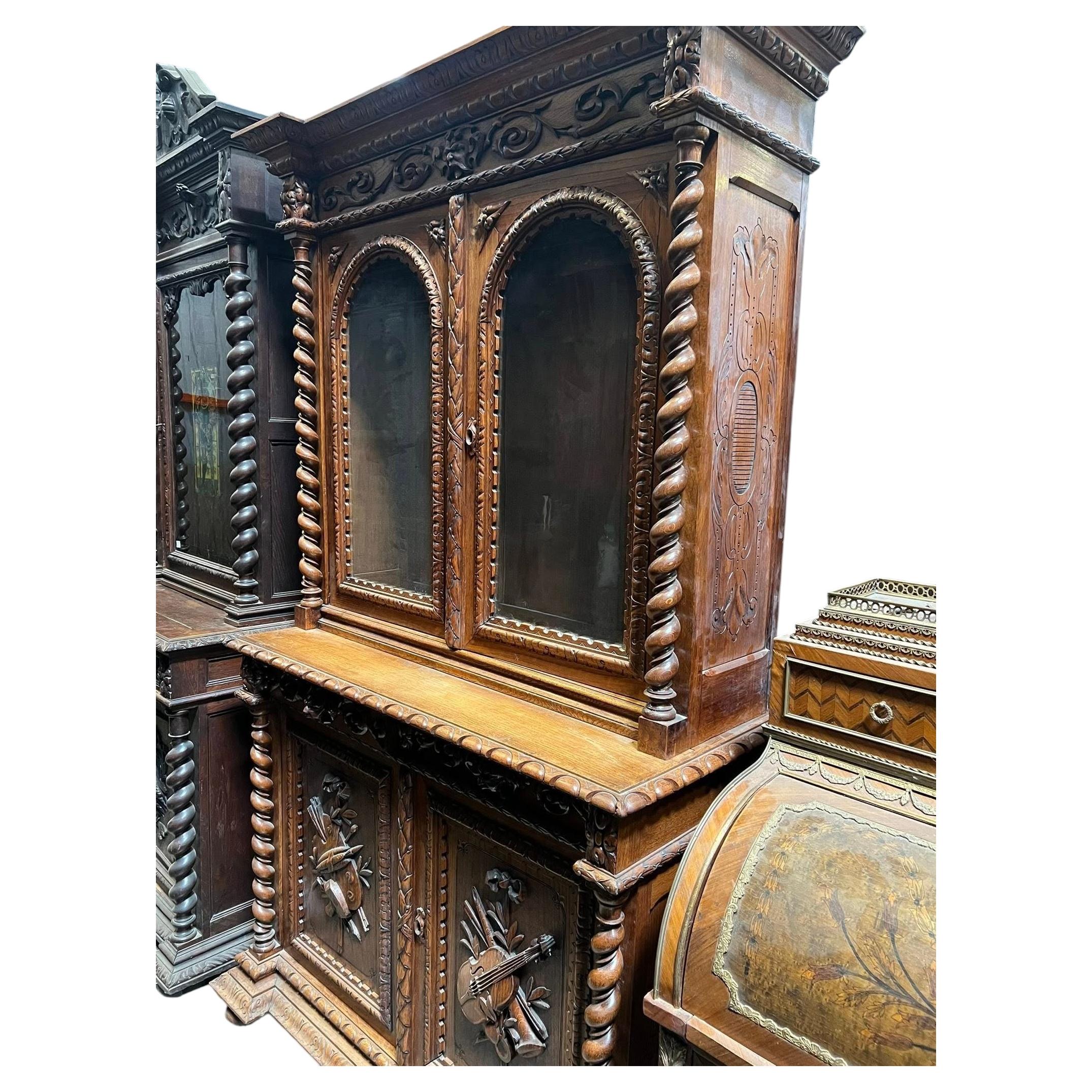 ¡Aparador Antiguo, Buffet, Renacimiento, Nogal, Torsión de Cebada, Tallado, Figural! en venta