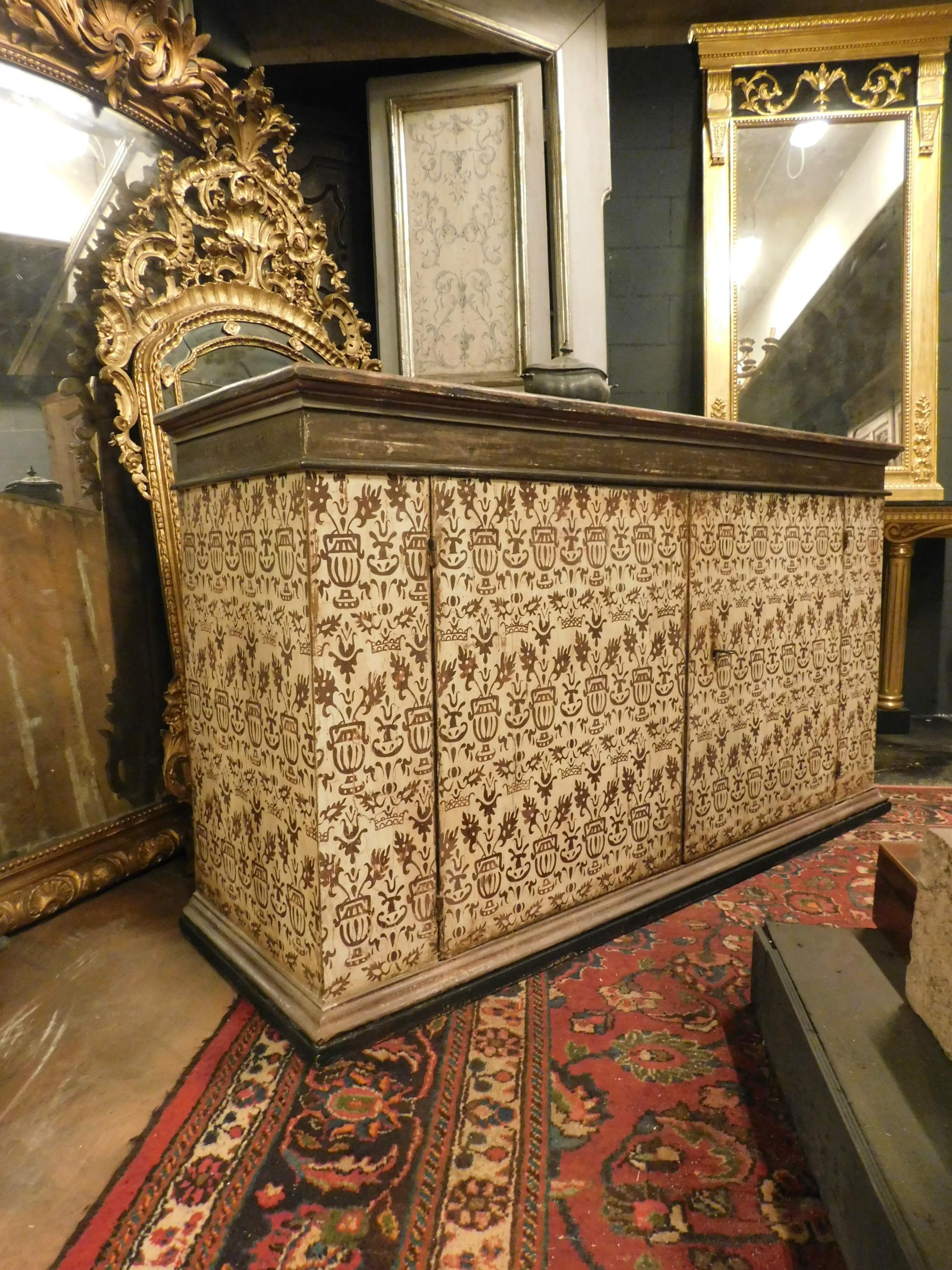 Italian Antique Sideboard in Lacquered and Painted Wood, 17th Century, Florence, Italy