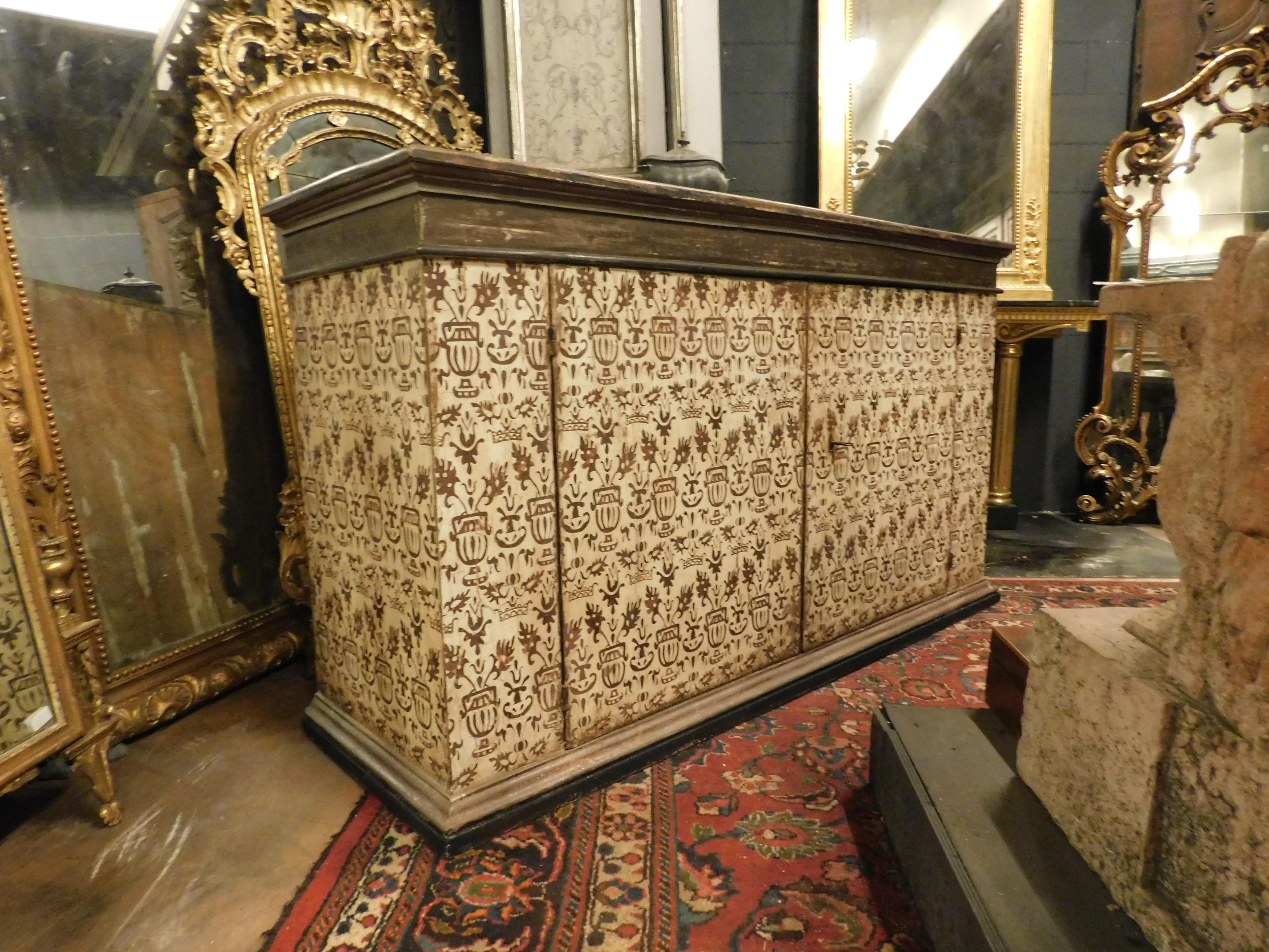 Hand-Carved Antique Sideboard in Lacquered and Painted Wood, 17th Century, Florence, Italy