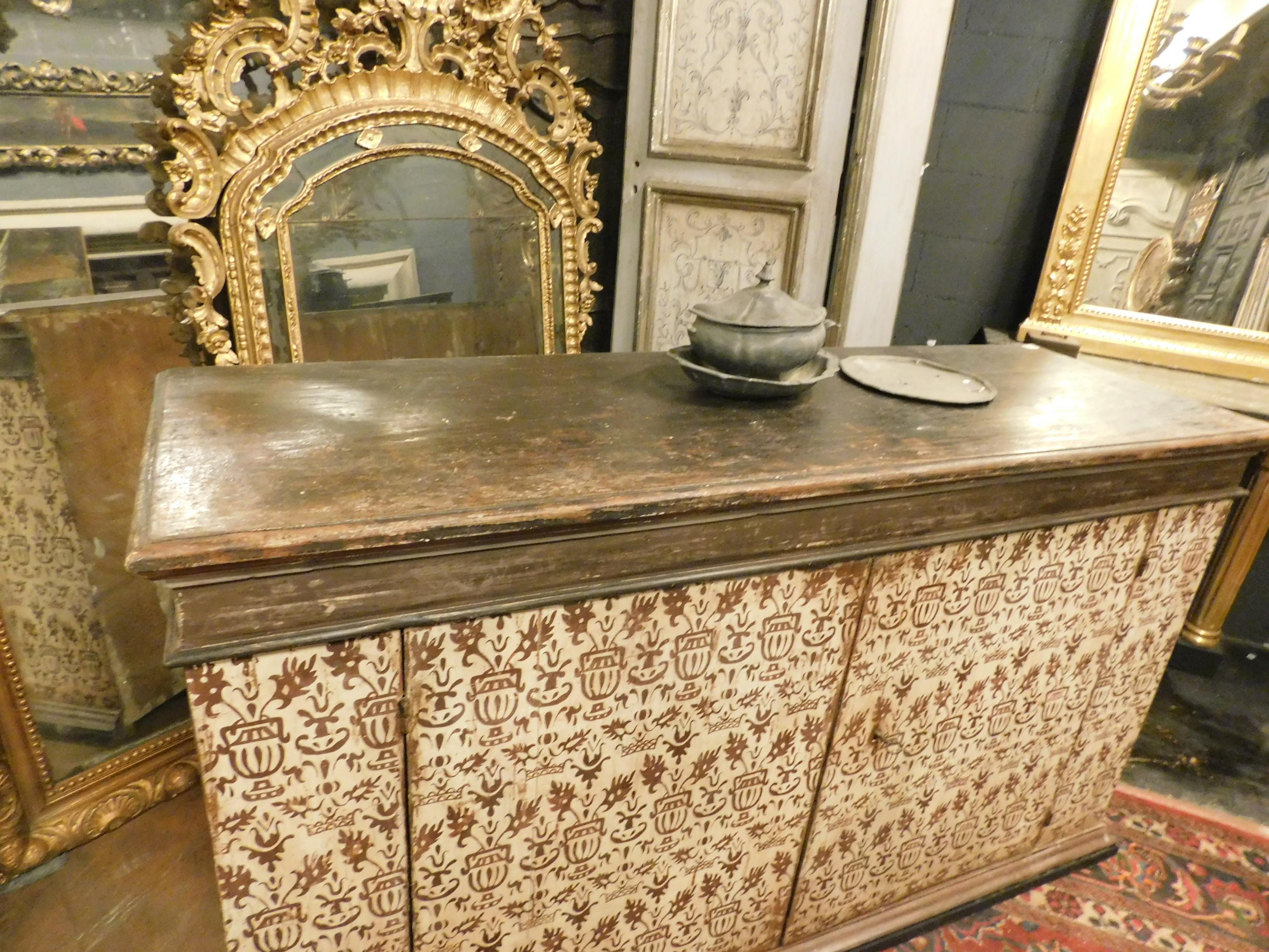 18th Century and Earlier Antique Sideboard in Lacquered and Painted Wood, 17th Century, Florence, Italy