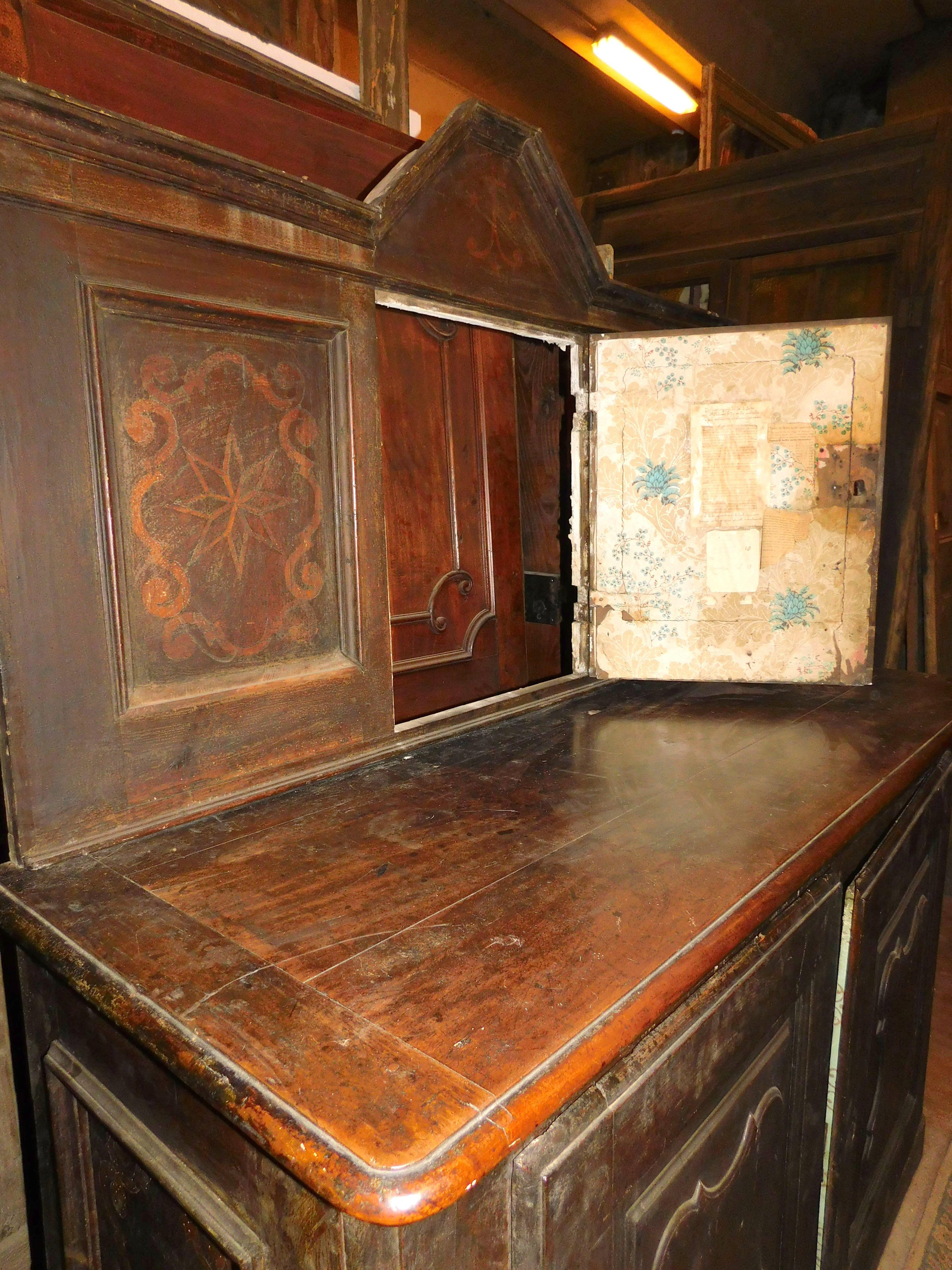 18th Century Antique Sideboard in Walnut Inlays, Chest of Drawers and Placard, '700 Italy