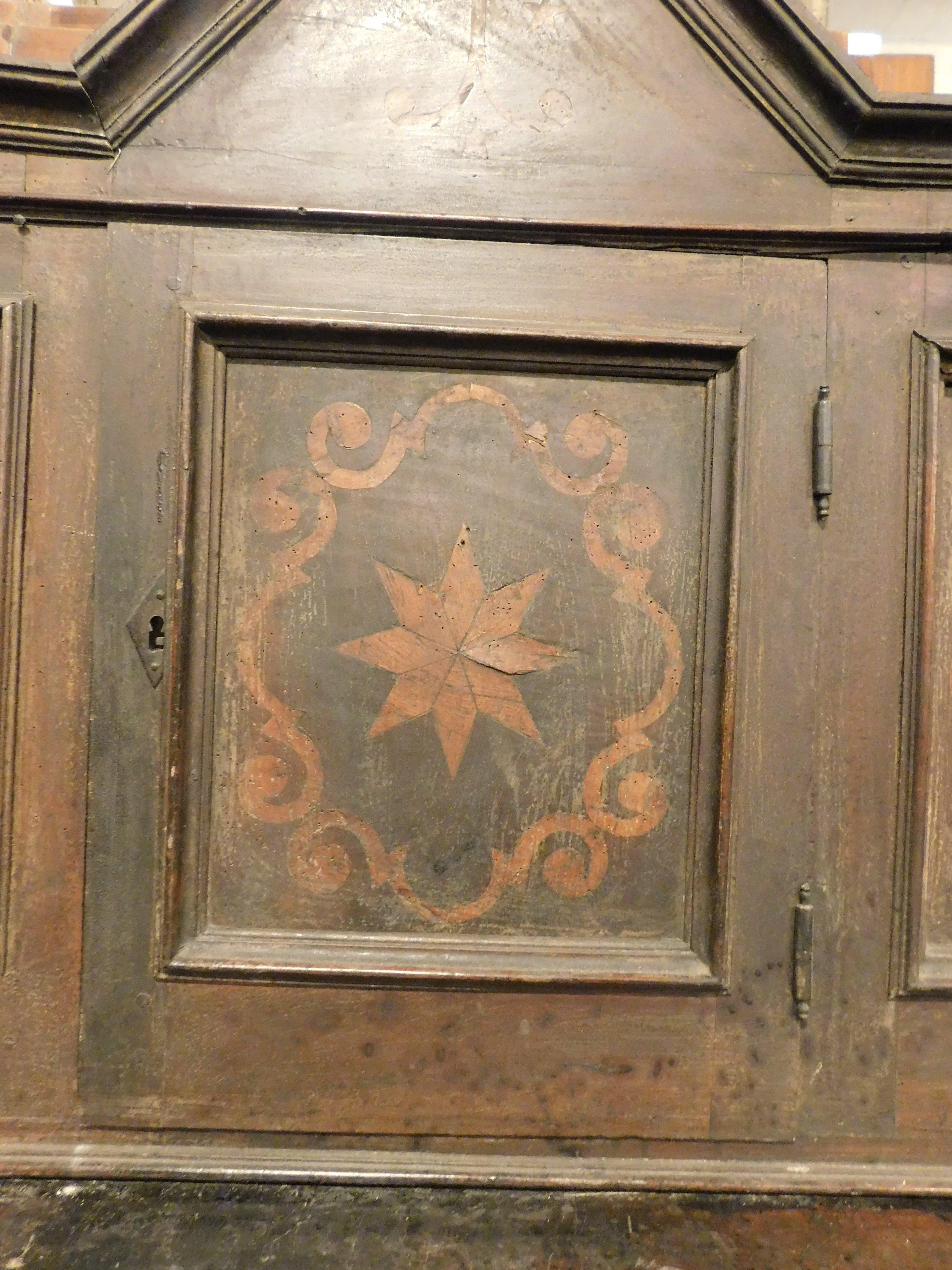 Antikes Sideboard mit Intarsien aus Nussbaumholz, Kommode und Garderobenschrank,700 Italien im Angebot 3
