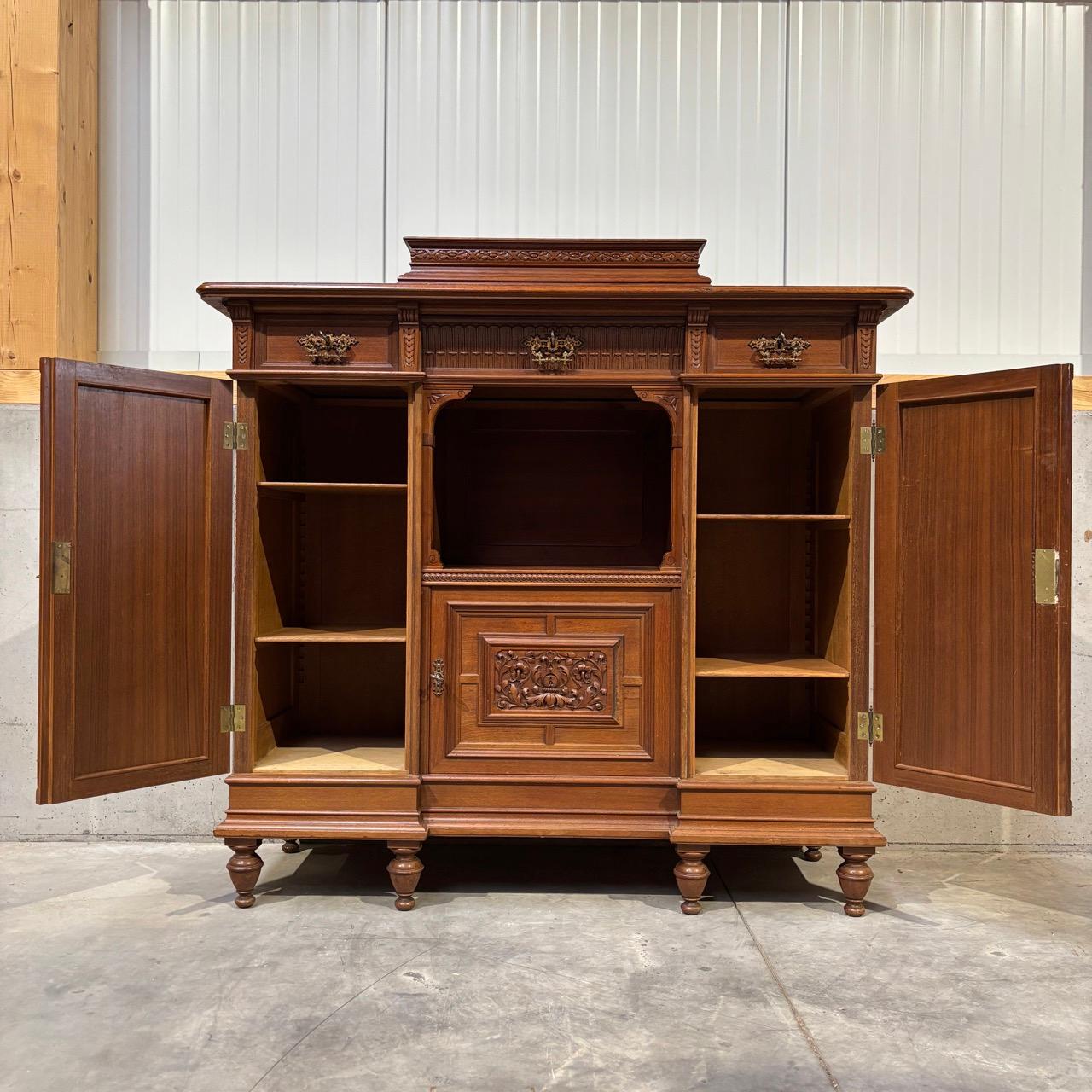 Buffet ancien  armoire de salon  Le style wilhelminien  noyer 8