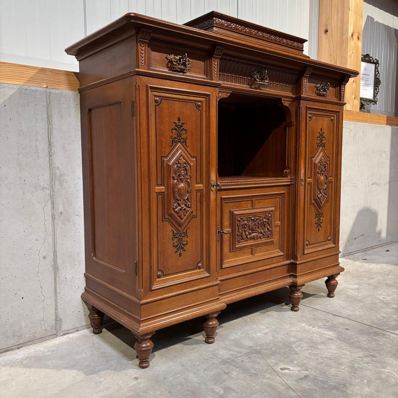 Buffet ancien  armoire de salon  Le style wilhelminien  noyer Bon état à Würzburg, DE