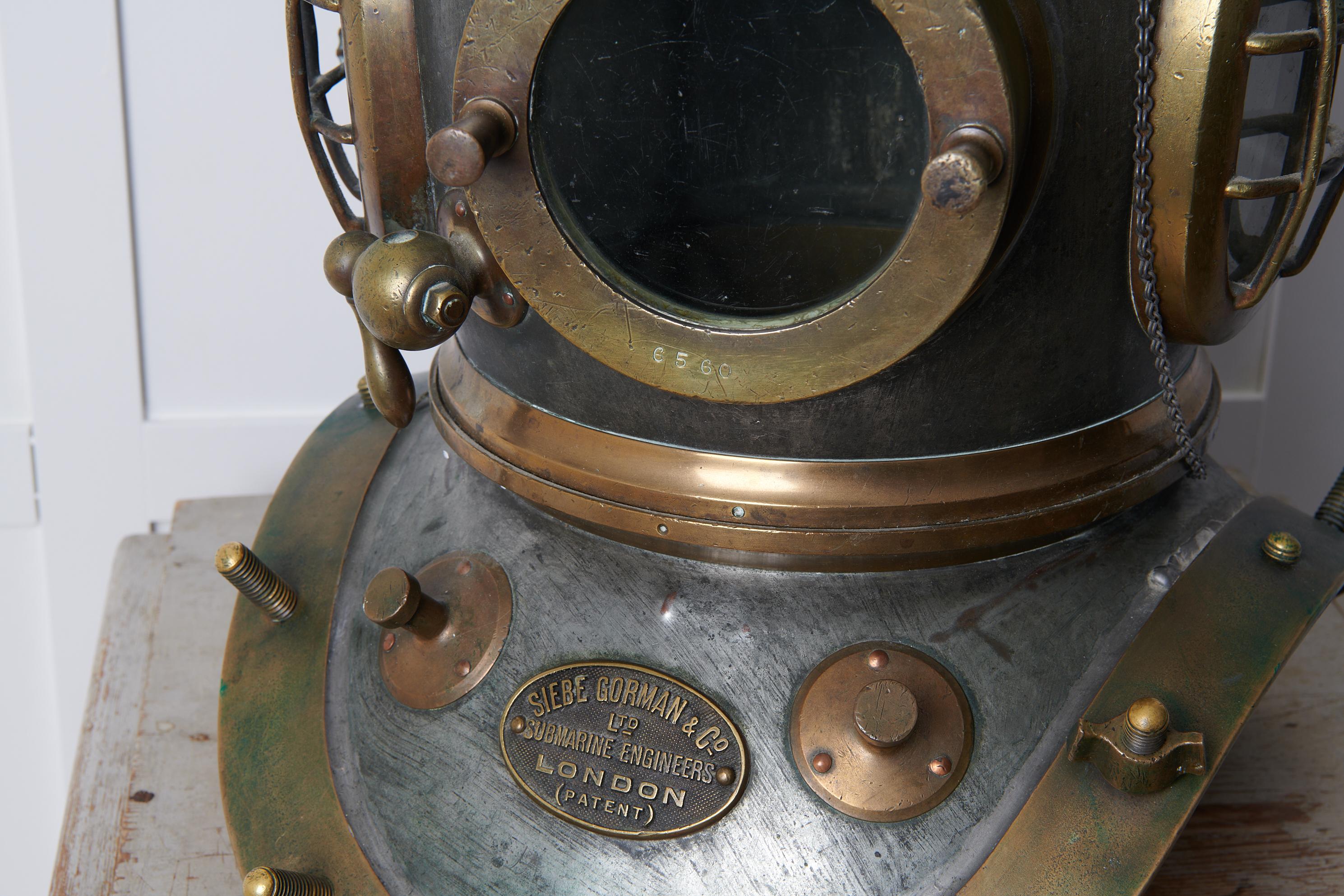 Antique Siebe Gorman & Co Authentic Diving Helmet In Good Condition In Kramfors, SE