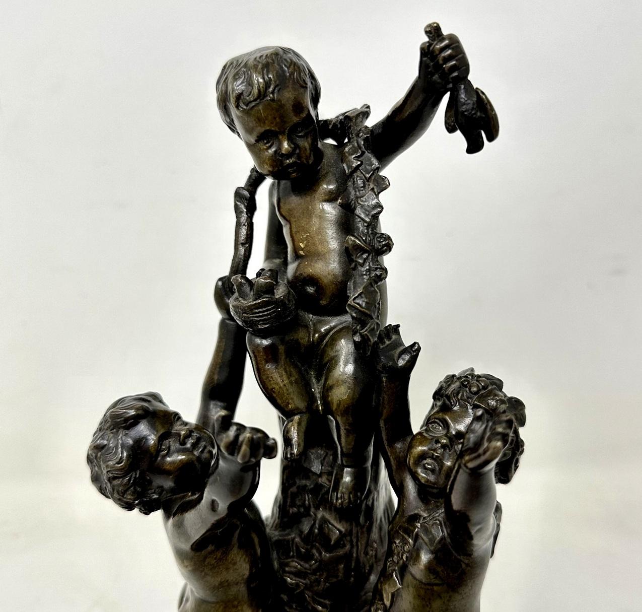 Grand Tour Antique groupe de chérubins de Bacchanalia en bronze de Sienne Atrib Claude Michel Clodion en vente