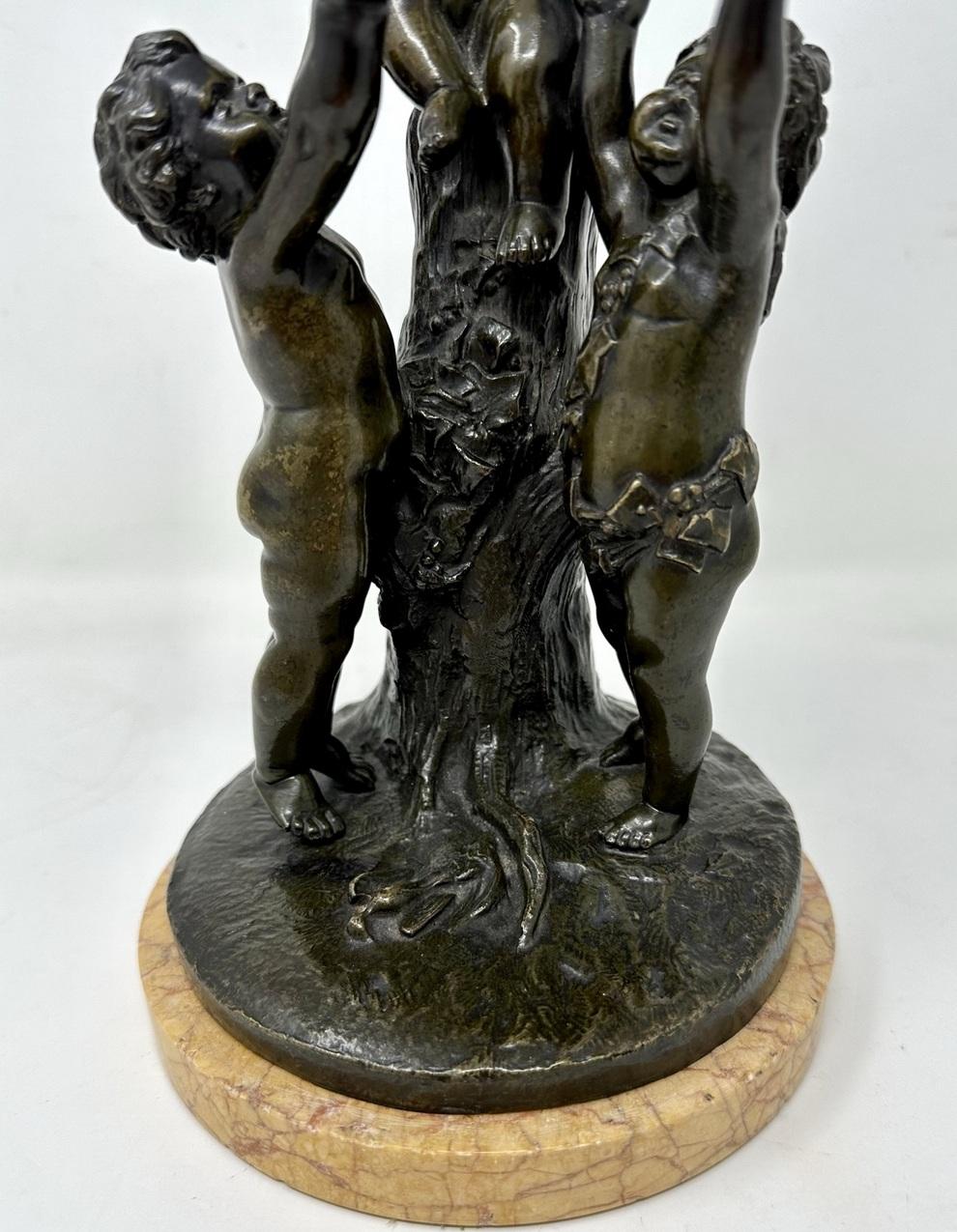 italien Antique groupe de chérubins de Bacchanalia en bronze de Sienne Atrib Claude Michel Clodion en vente