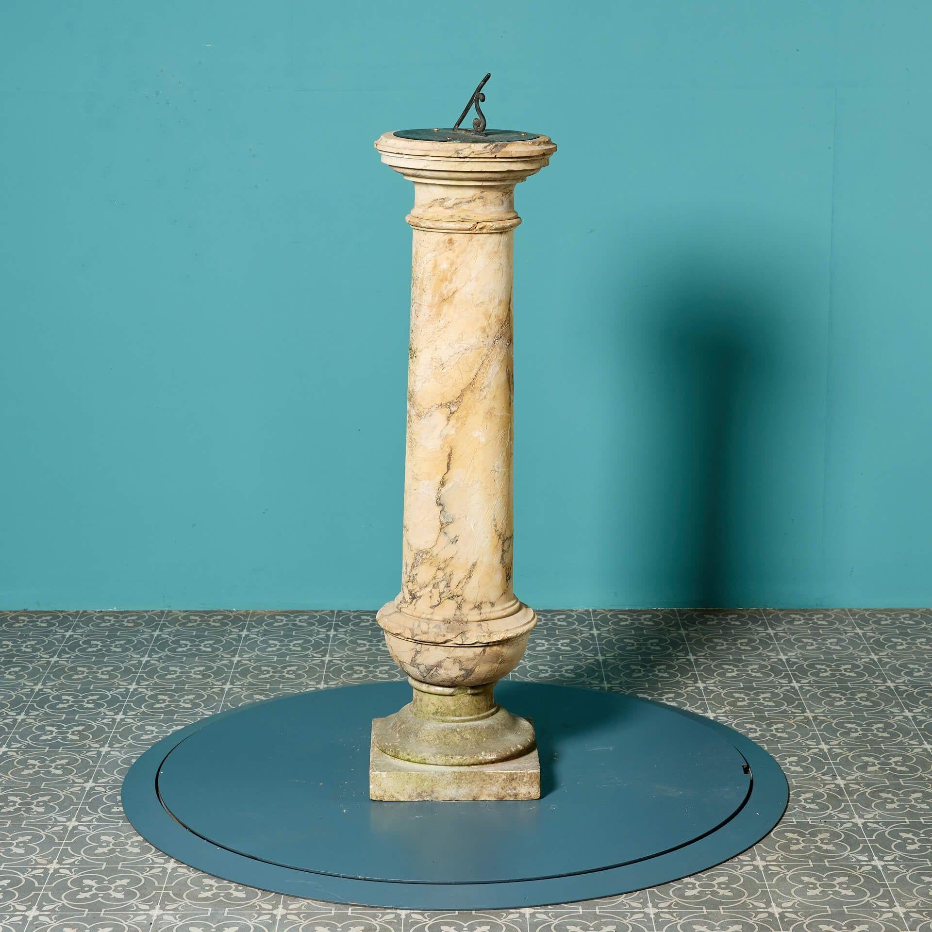 Georgien Cadran solaire de jardin en forme de balustre en marbre de Sienne antique en vente