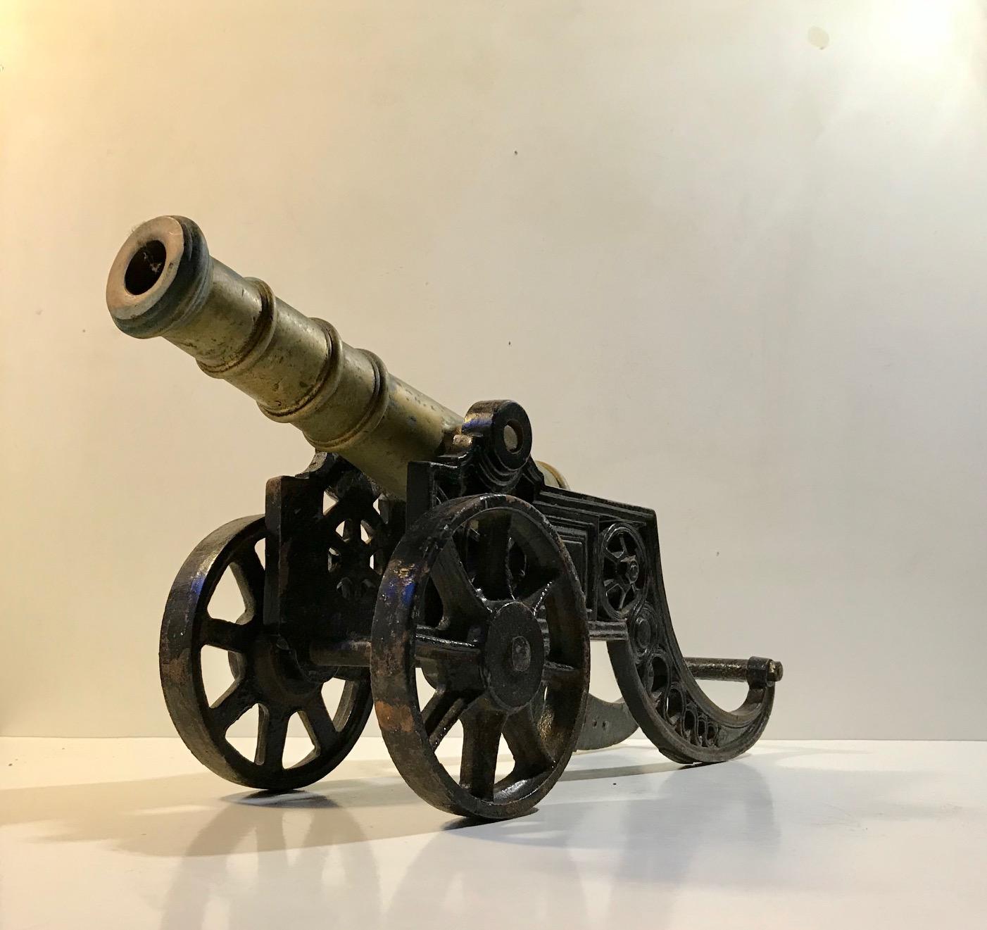 Talking about masculinity in your office setting. This well-proportioned and detailed cast of an English Signaling cannon features movable parts and wheels in iron and cannon barrel in solid bronze. It shows ornate detailing and has a worn