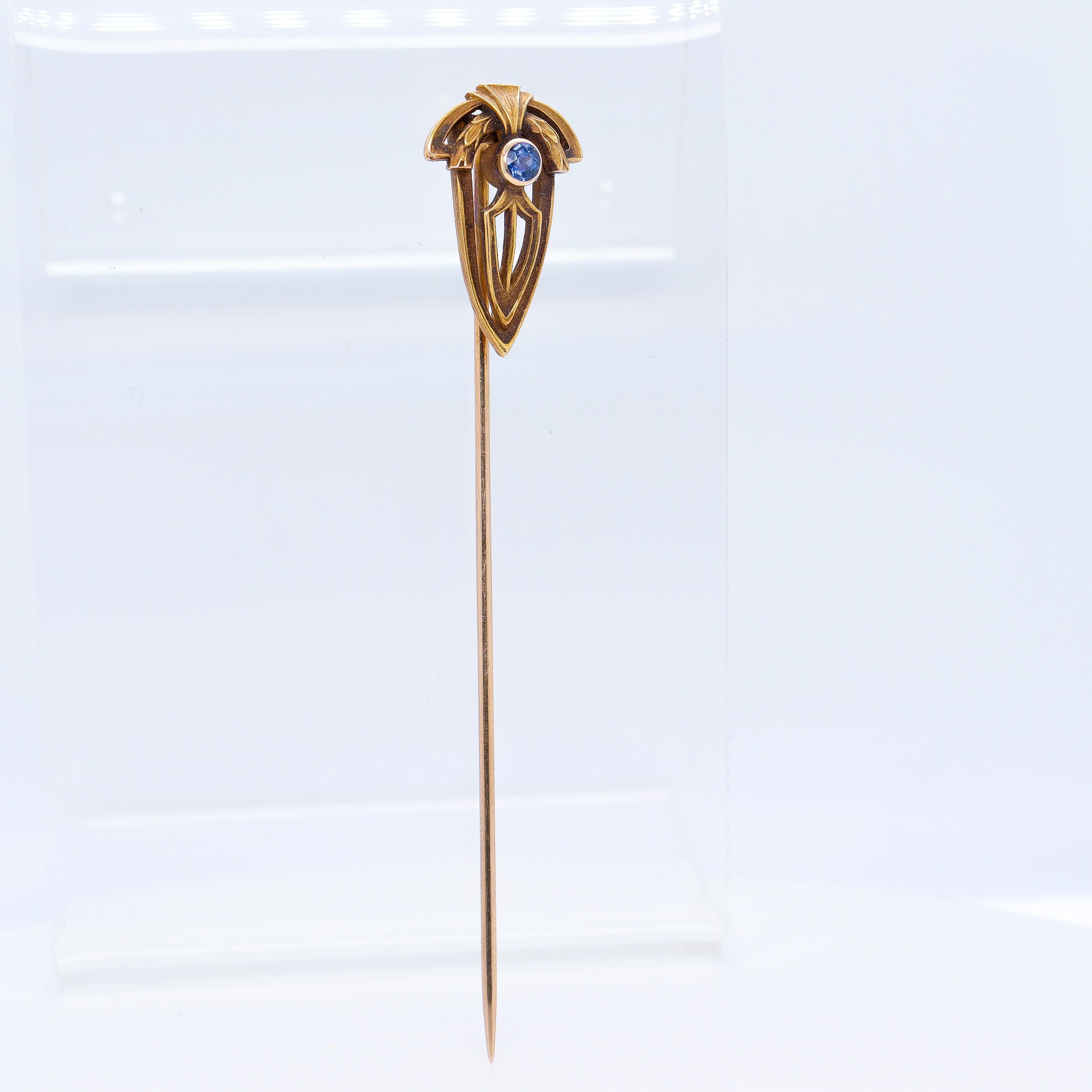 A fine antique Edwardian gold & blue topaz stickpin.

In 14K gold.

Set with a round faceted blue topaz gemstone in a geometric head.

Marked to the reverse with Alling & Co's maker's mark & 14.

Simply a wonderful Edwardian stickpin!

Date:
Early