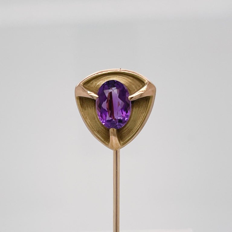 A very fine antique Art Nouveau amethyst and 14k gold stickpin.

By Brassler Co. 

With a faceted oval prong set amethyst centered of 14k gold shield shaped frame.

Simply a great stickpin!

Date:
Early 20th Century

Overall Condition:
It is in