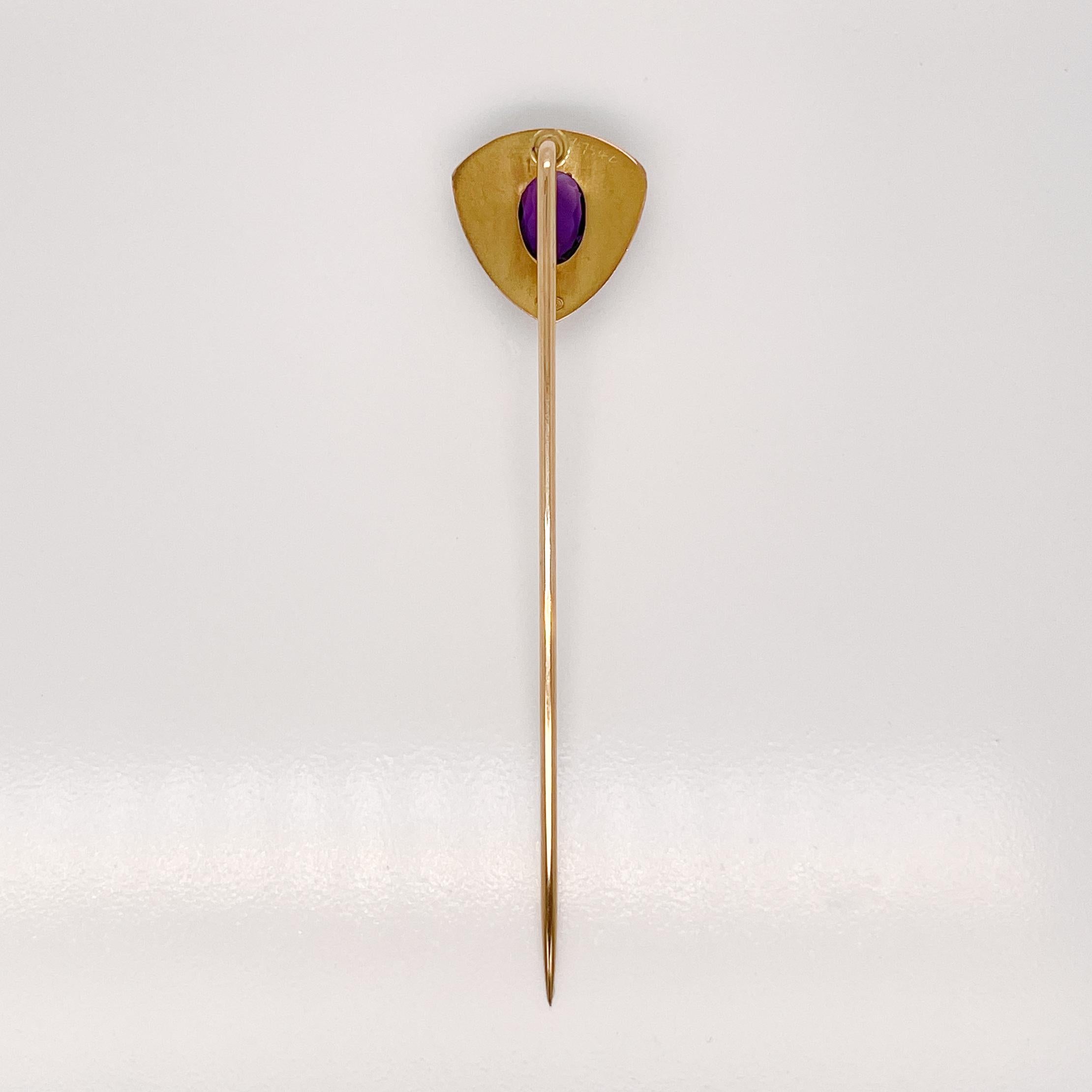 Taille ronde Broche bâton ancien Art Nouveau signée en améthyste et or 14 carats par Brassler Co. en vente