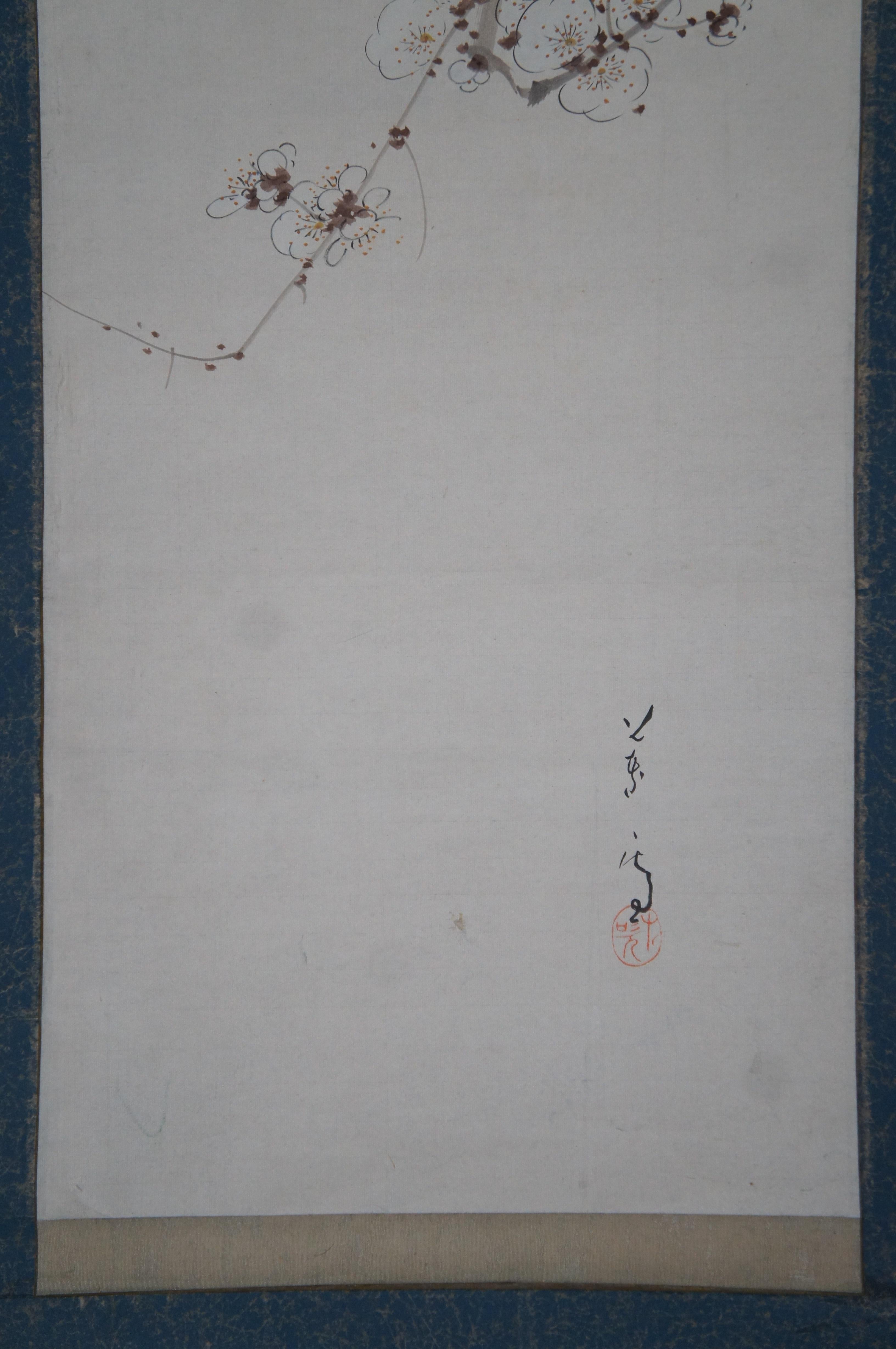 20ième siècle Aquarelle asiatique ancienne signée sur papier Oiseau à volutes sur une branche de cerisier en fleurs en vente