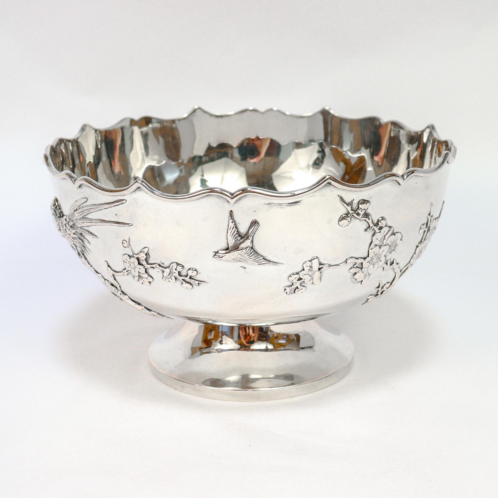 Chinois Ancienne coupe à pied en argent sterling signée de l'exportation chinoise par Sing Fat en vente