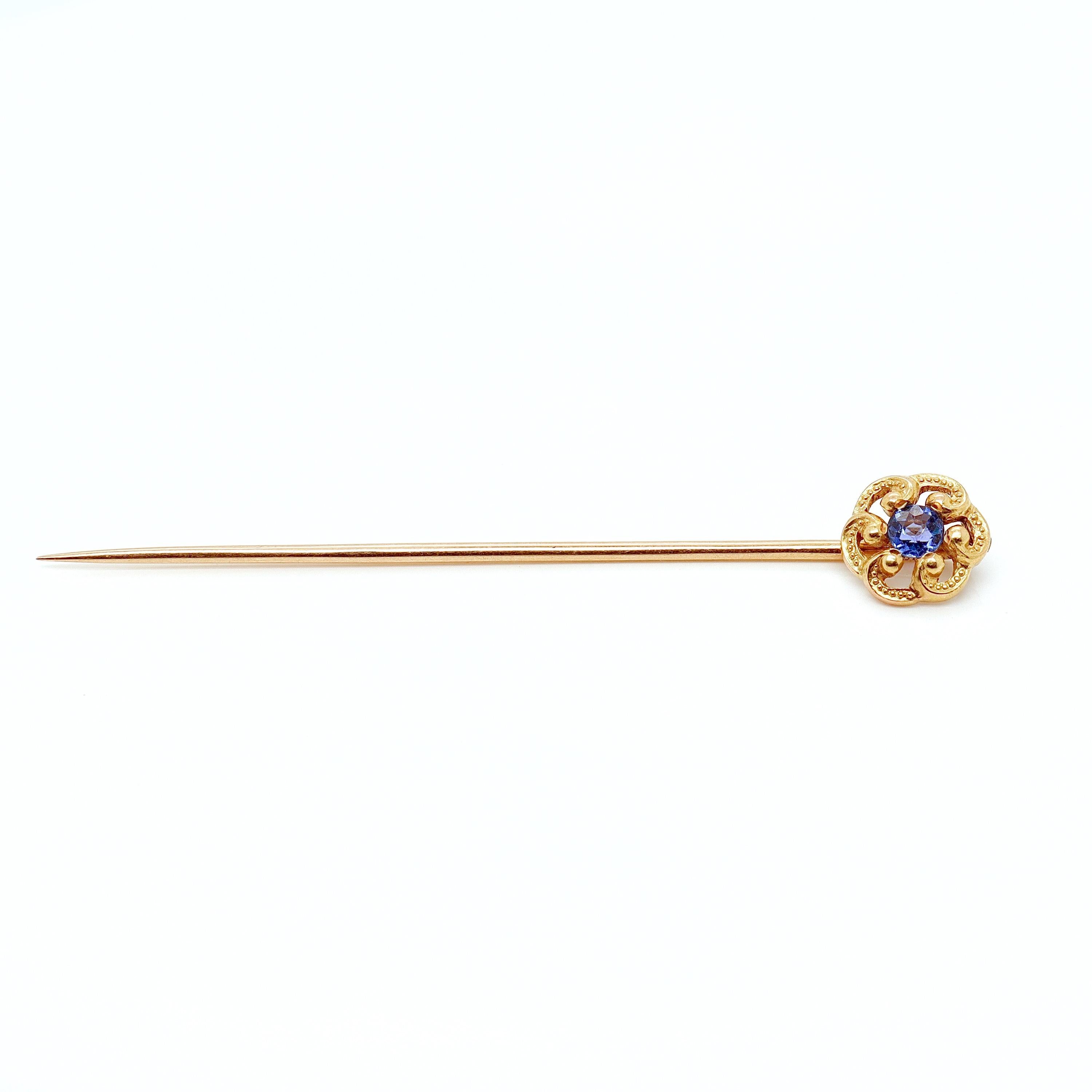 Antike signierte edwardianische Anstecknadel, 14 Karat Gold & Saphir (Rundschliff) im Angebot